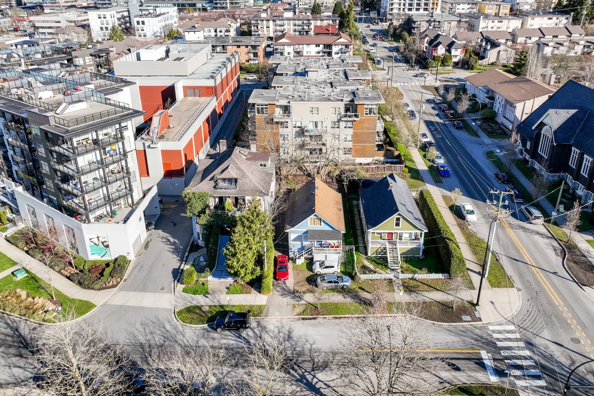 160-164-166 10th Street East, Central Lonsdale