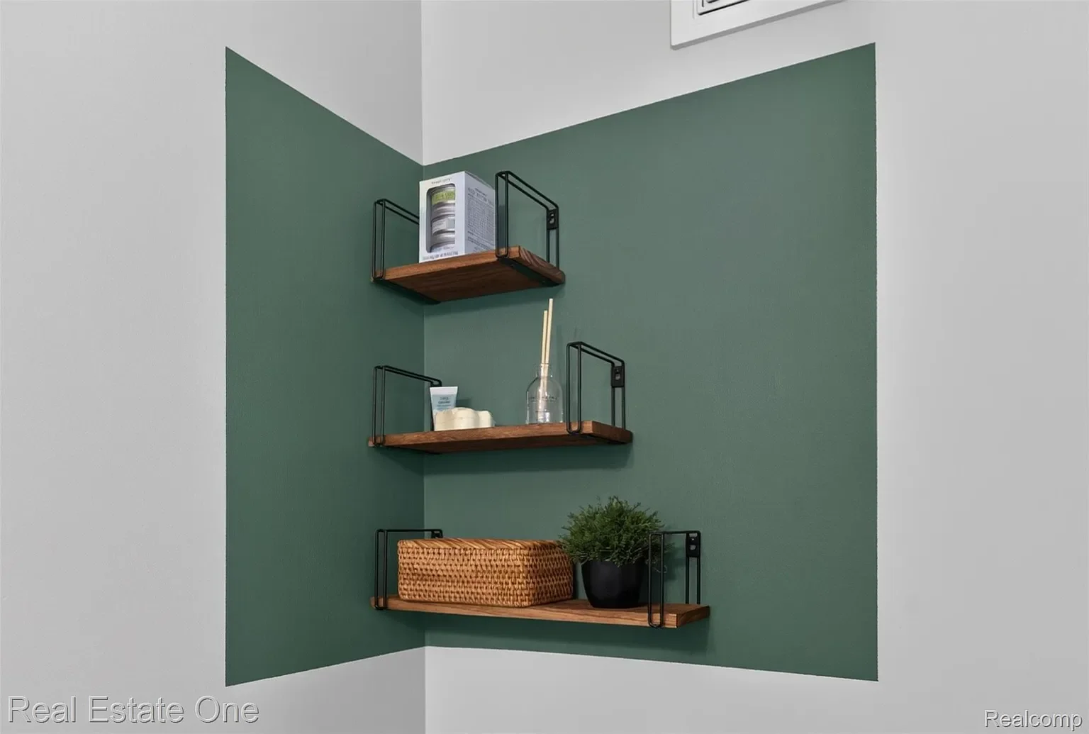 eba9b2132540df876e6a59878c7ce188-uncropped_scaled_within_1536_1152.webp