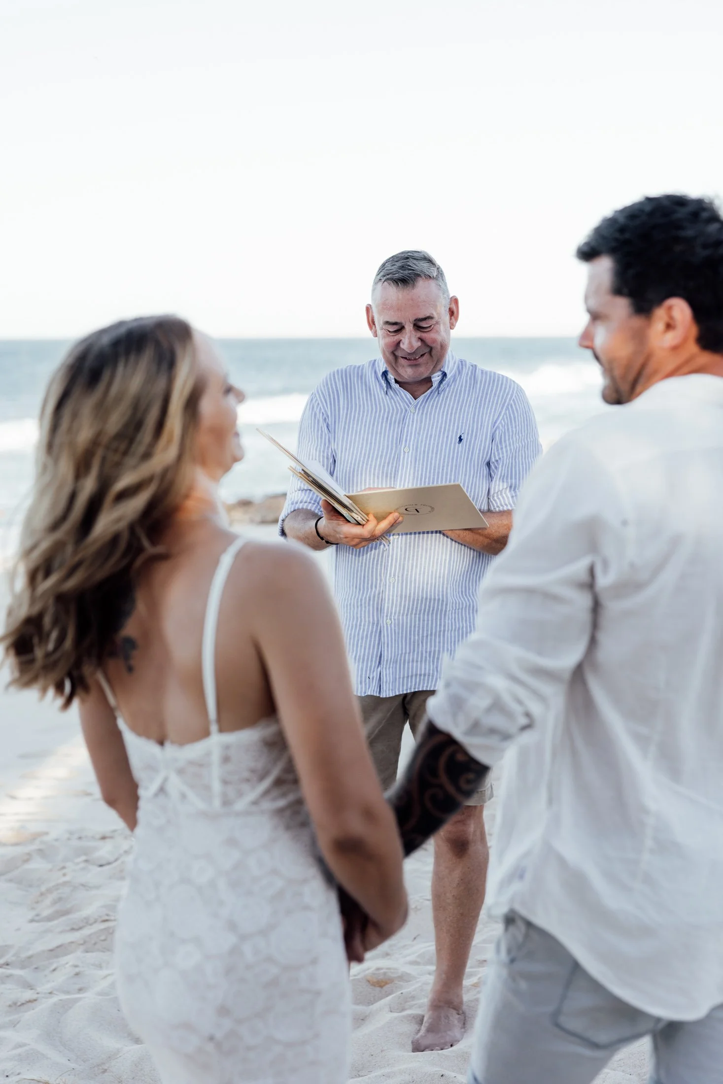 wedding celebrant standing infront of bride and groom with Ningaloo reef in background, Exmouth, WA