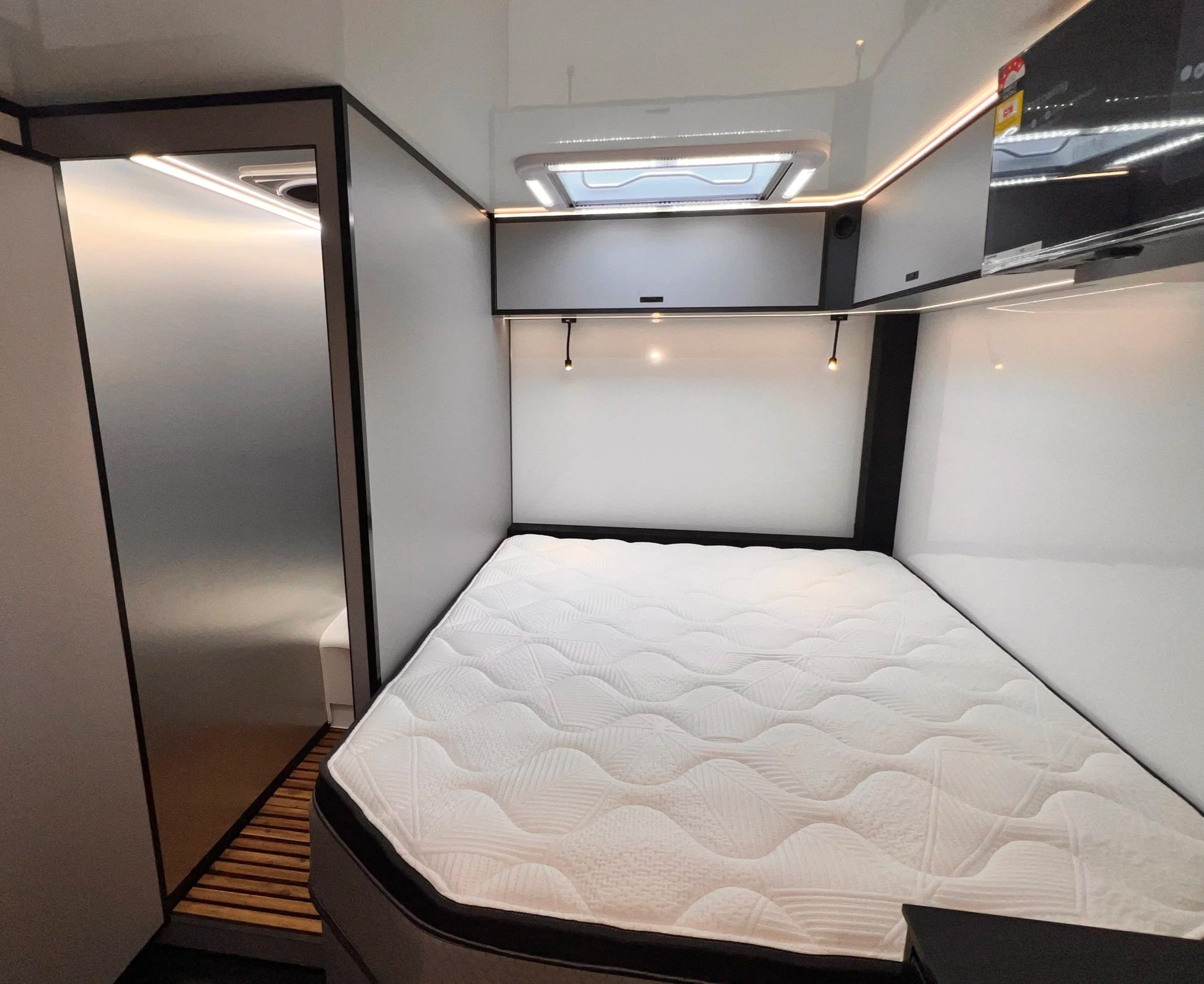 North South Bed with luxury pocket sprung mattress