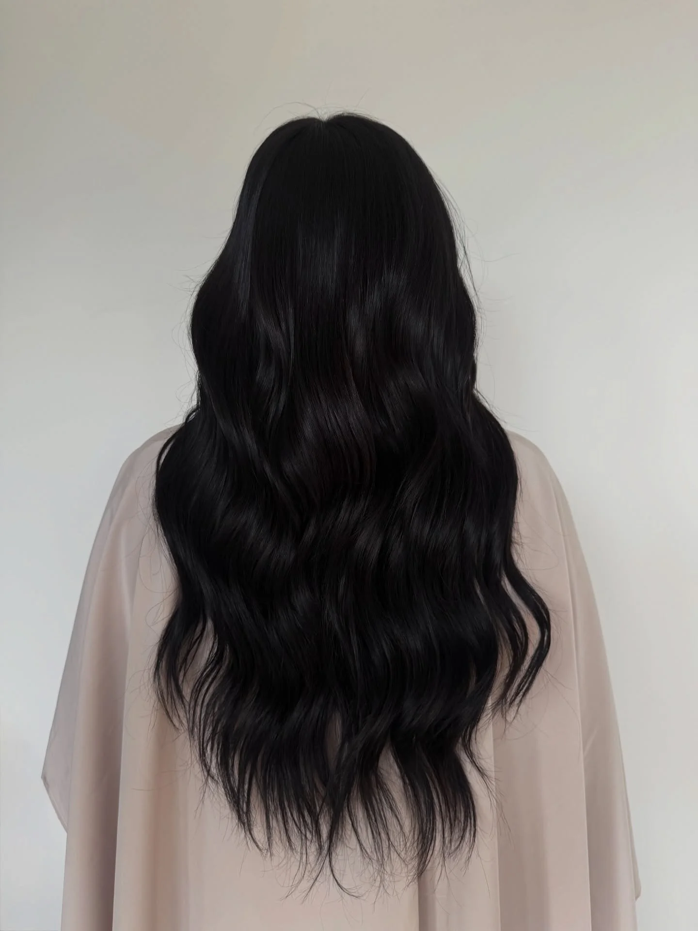 Is it just me, or do extensions make everything better?

This look was created using 3 packs of 22in custom colored @bellamihair tape-in extensions, finished with a double gloss service for that seamless blend