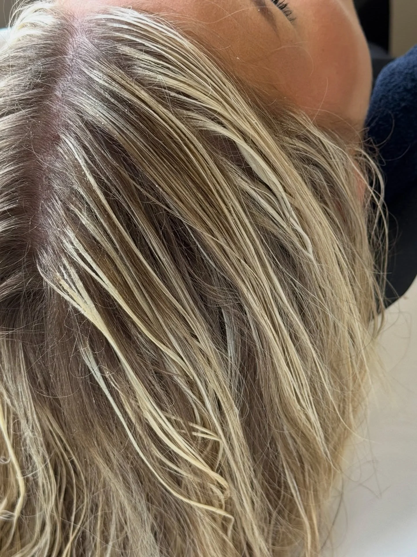 Suite snippets✂️

A little peek into the details, the texture, the transformation.
Book your moment: www.vagaro.com/wavessociety