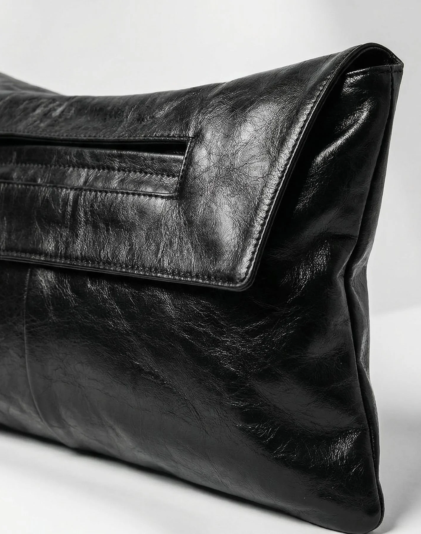 The Clutchie [black leather]