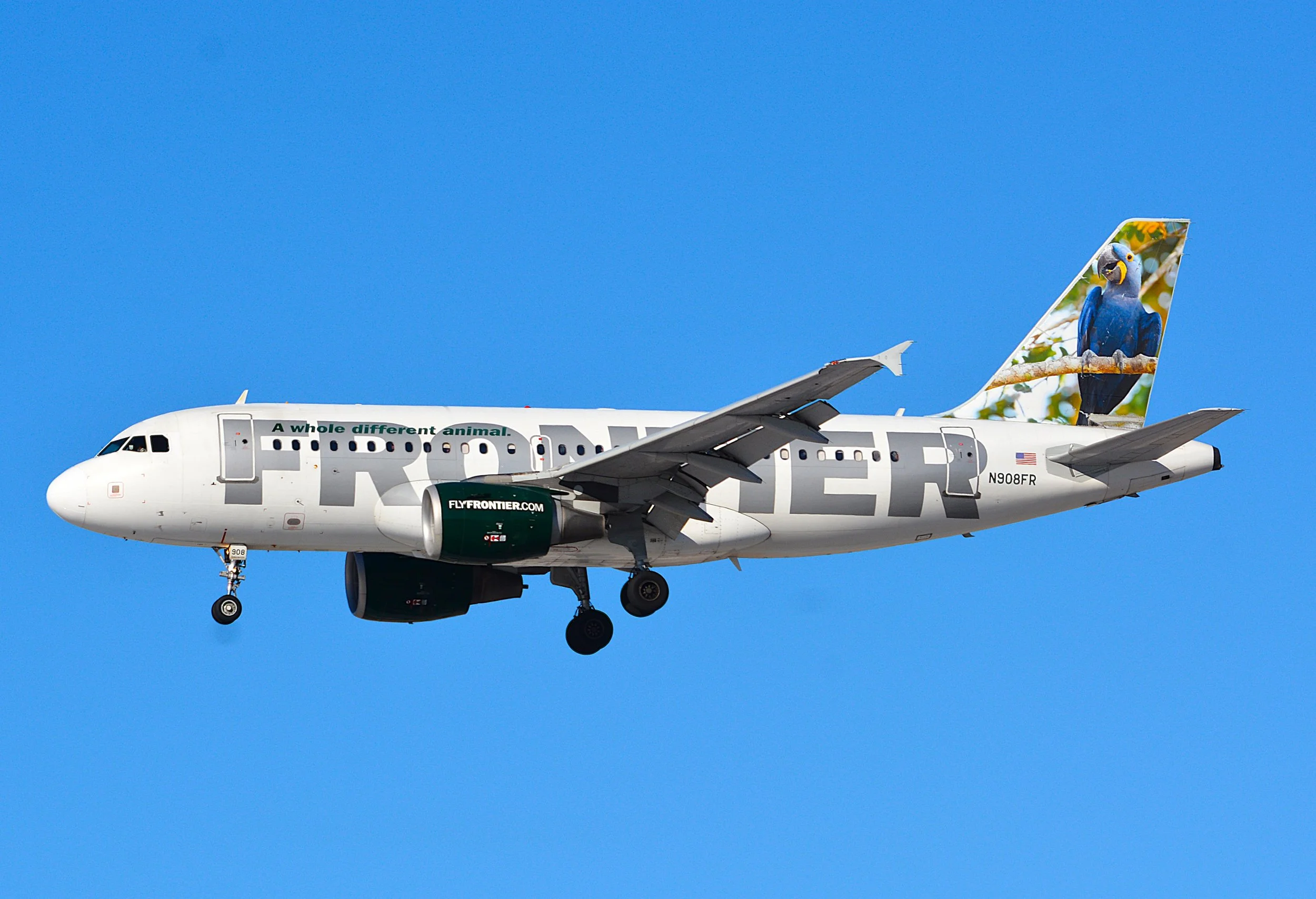 N908FR A320 BLUE MACAUL ORD 27R