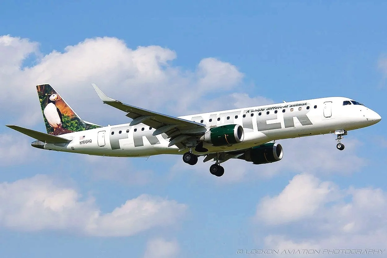 N166HQ EMB.190 PUFFIN MKE