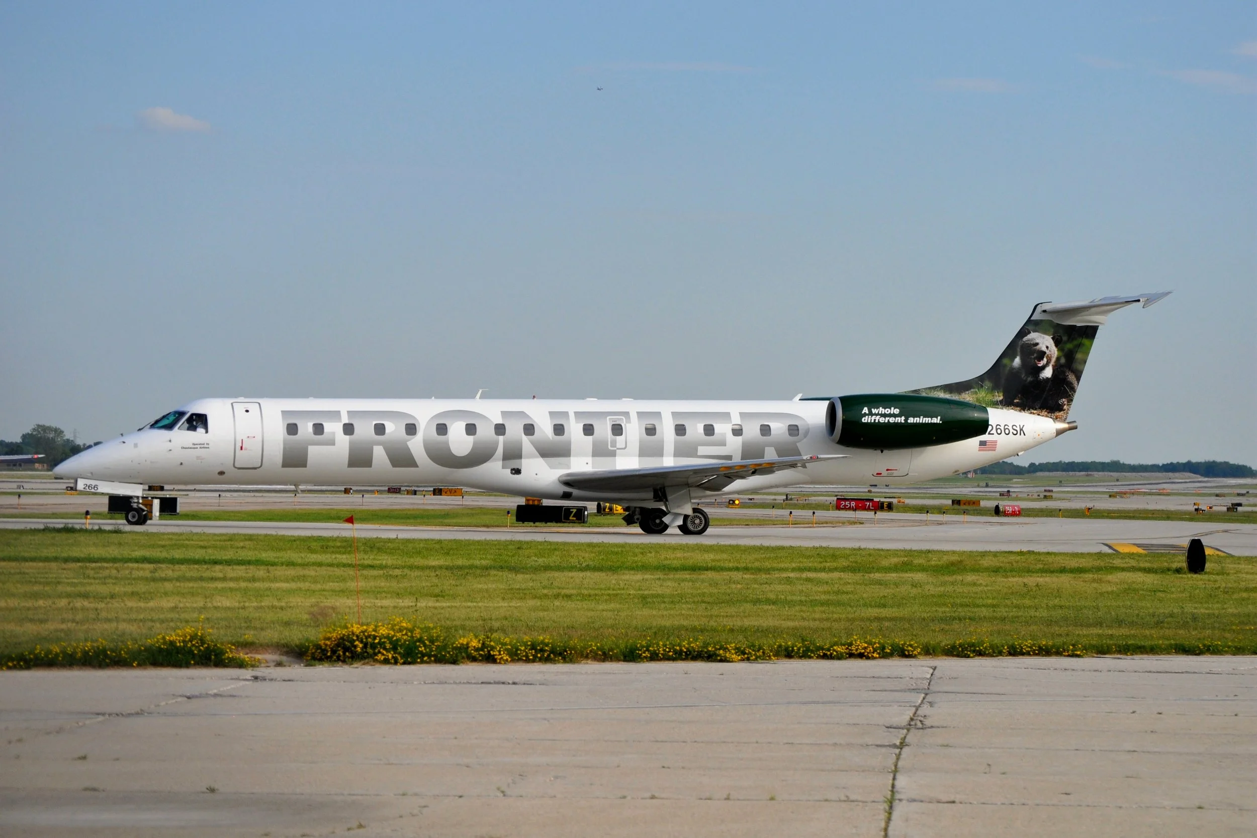 N266SK EMB145 BLACK BEAR MKE