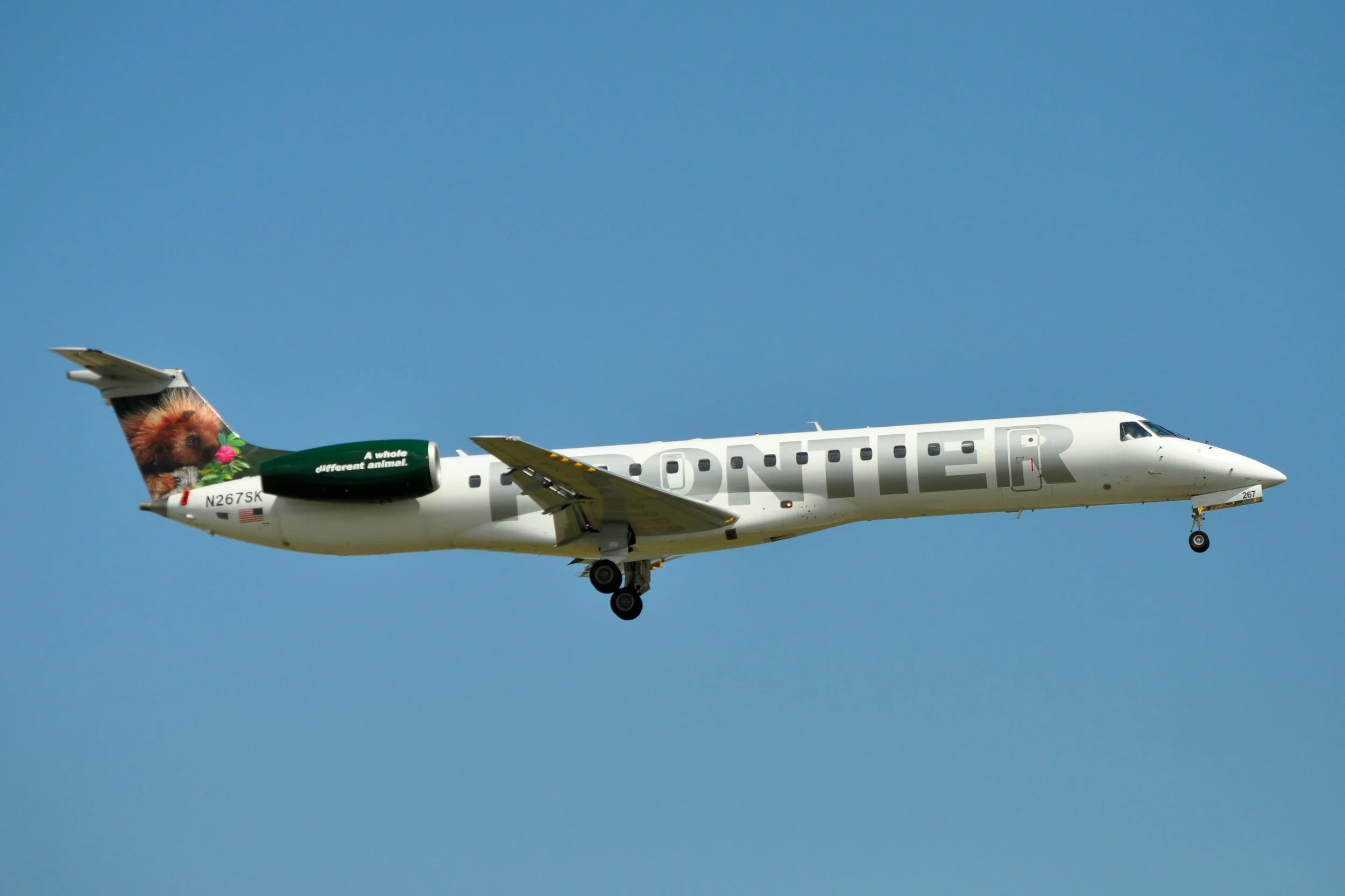 N267SK EMB145 MKE
