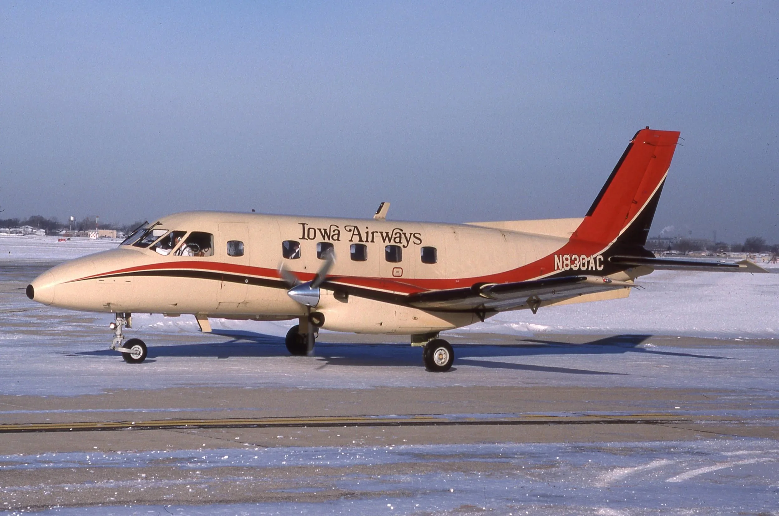 N830AC EMB 110 IOWA AIRWAYS MDW