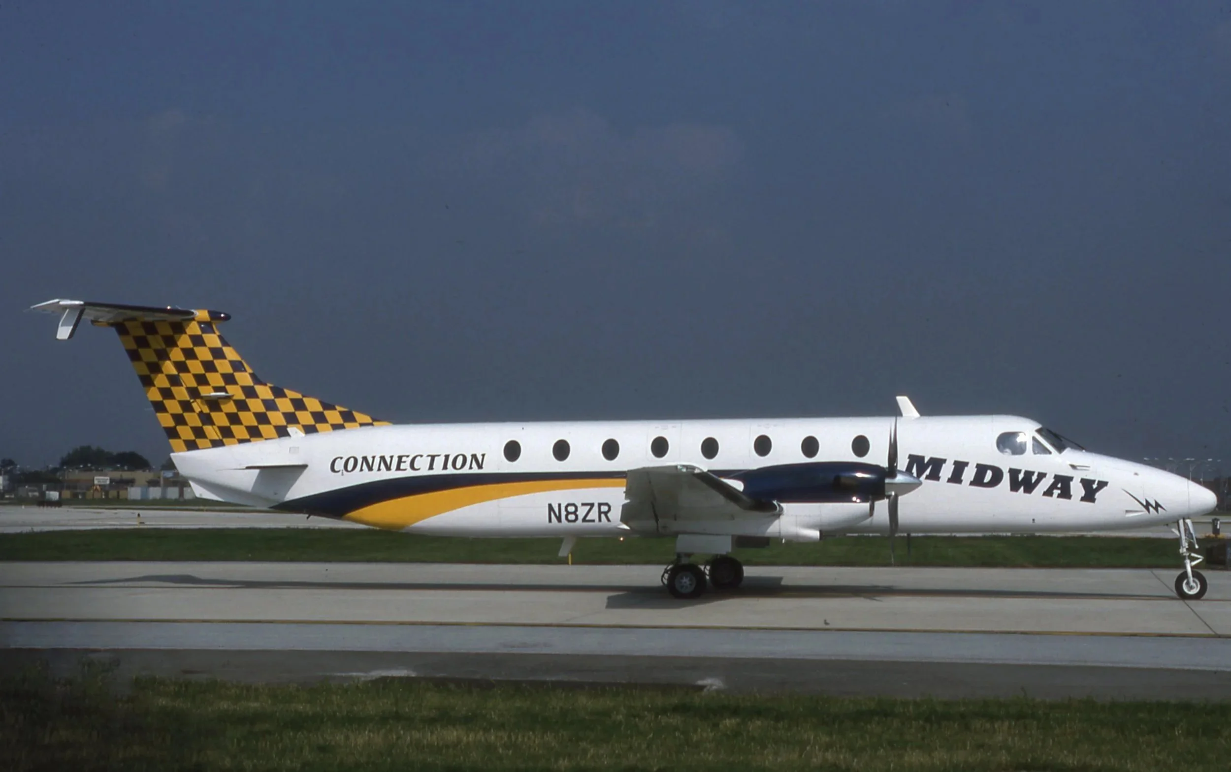 N8ZR MIDWAY CONNECTION B.1900 MDW
