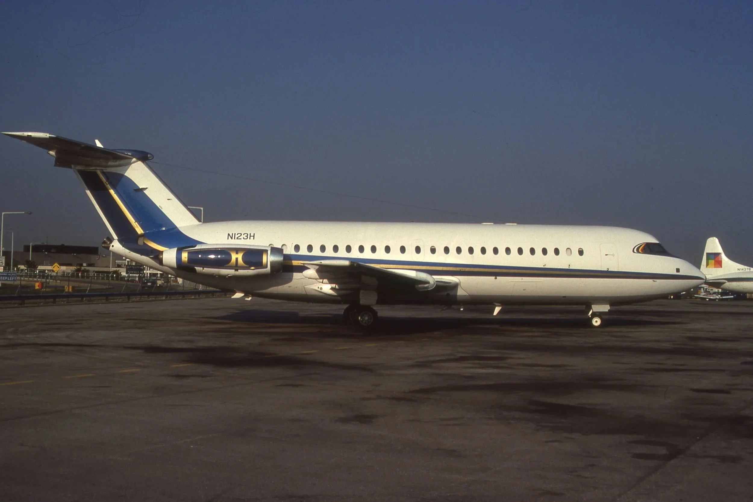 N156KR BAC-111 HILTON HOTELS  BUTLER RAMP ORD