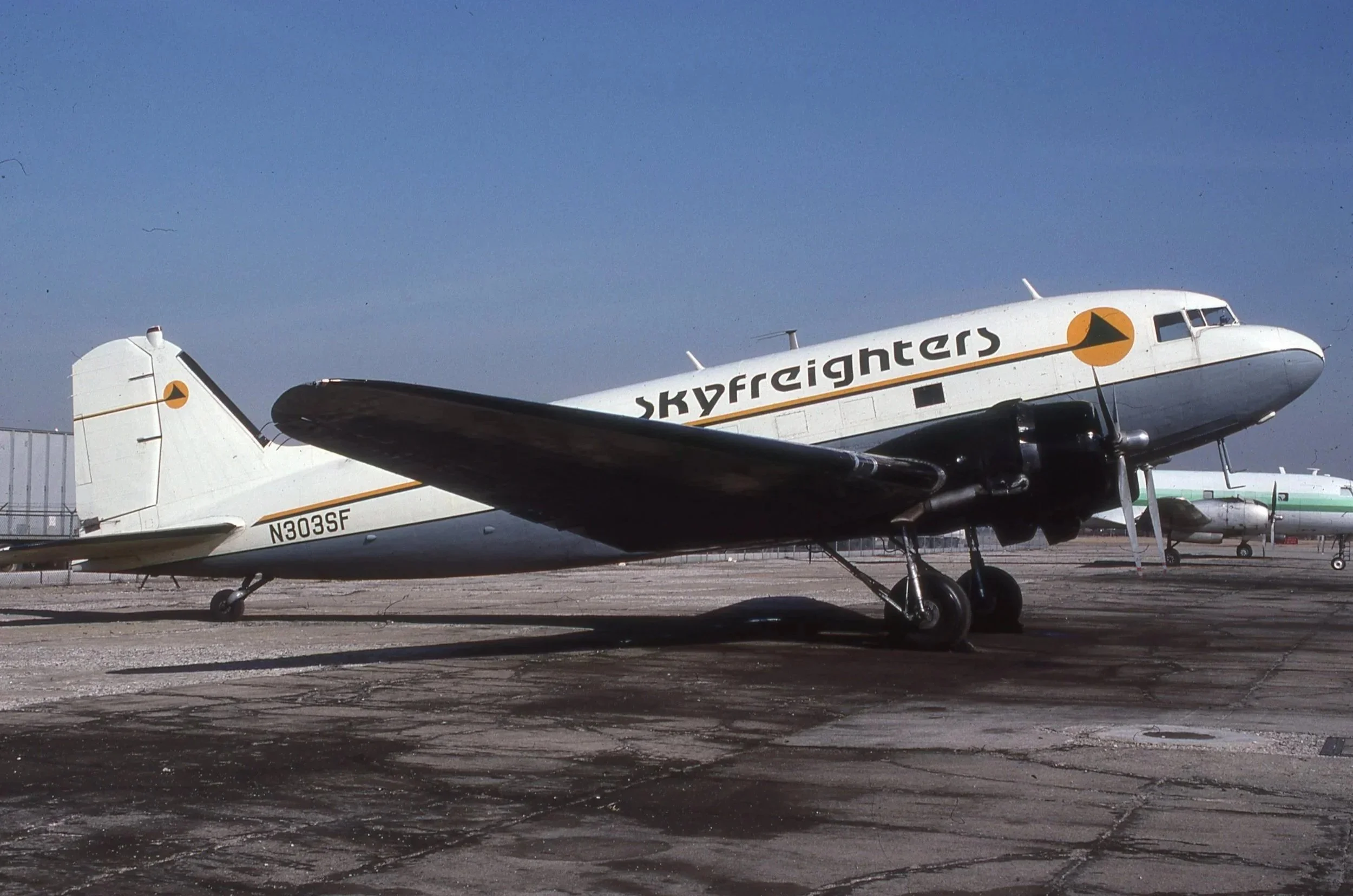 N303SF DC-3 SKYFREIGHTER YIP