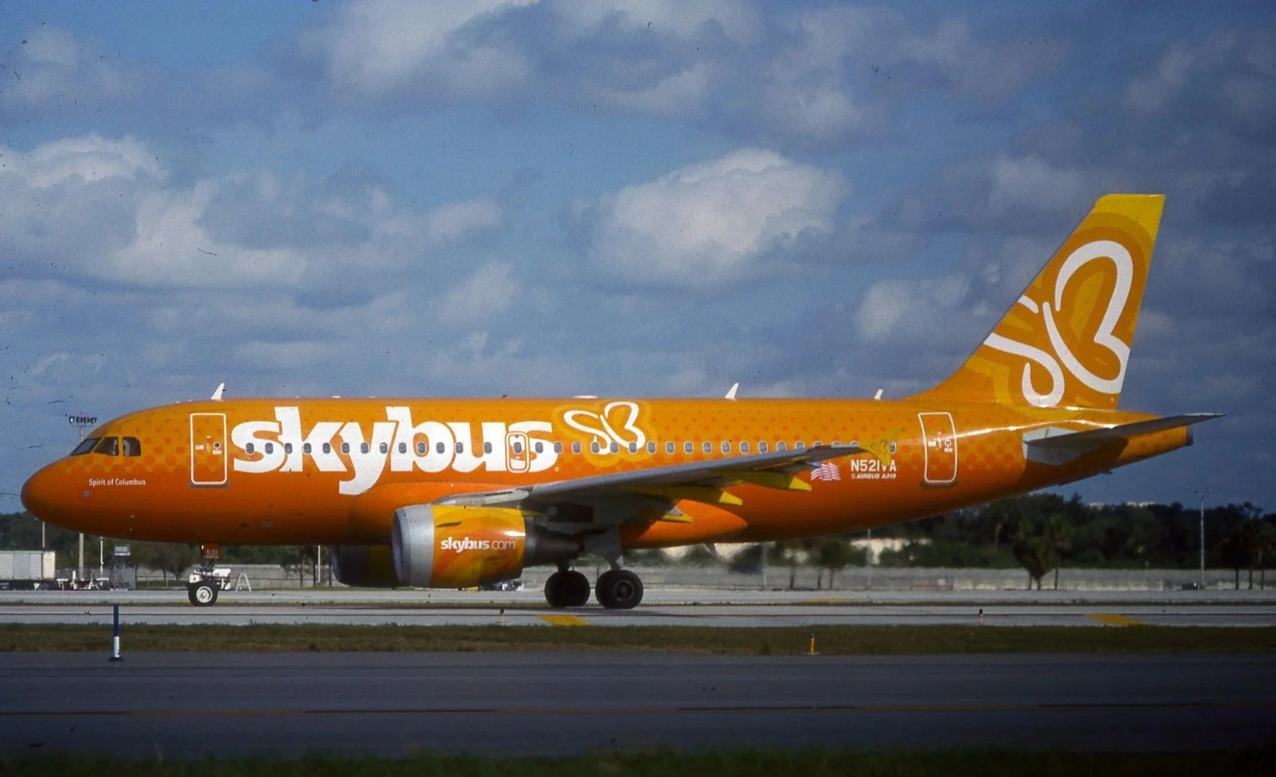 N521VA A.320 SKYBUS FLL
