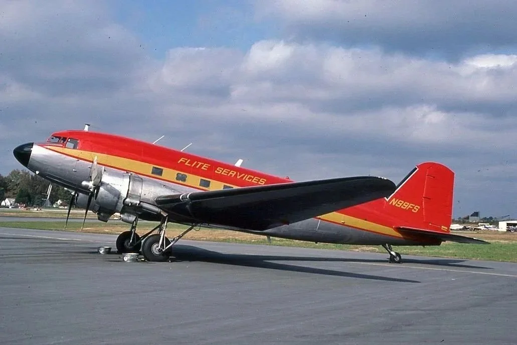 N99FS DC-3 FLIGHT SERVICE