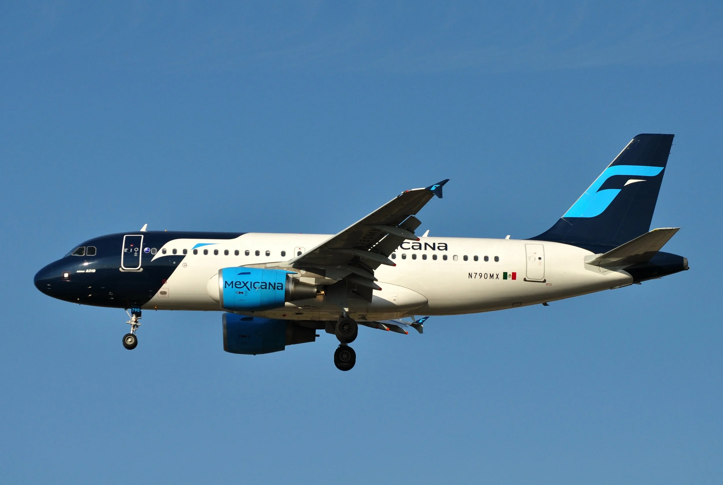 N790MX A320 MEXICANA NEW COLORS ORD 27L