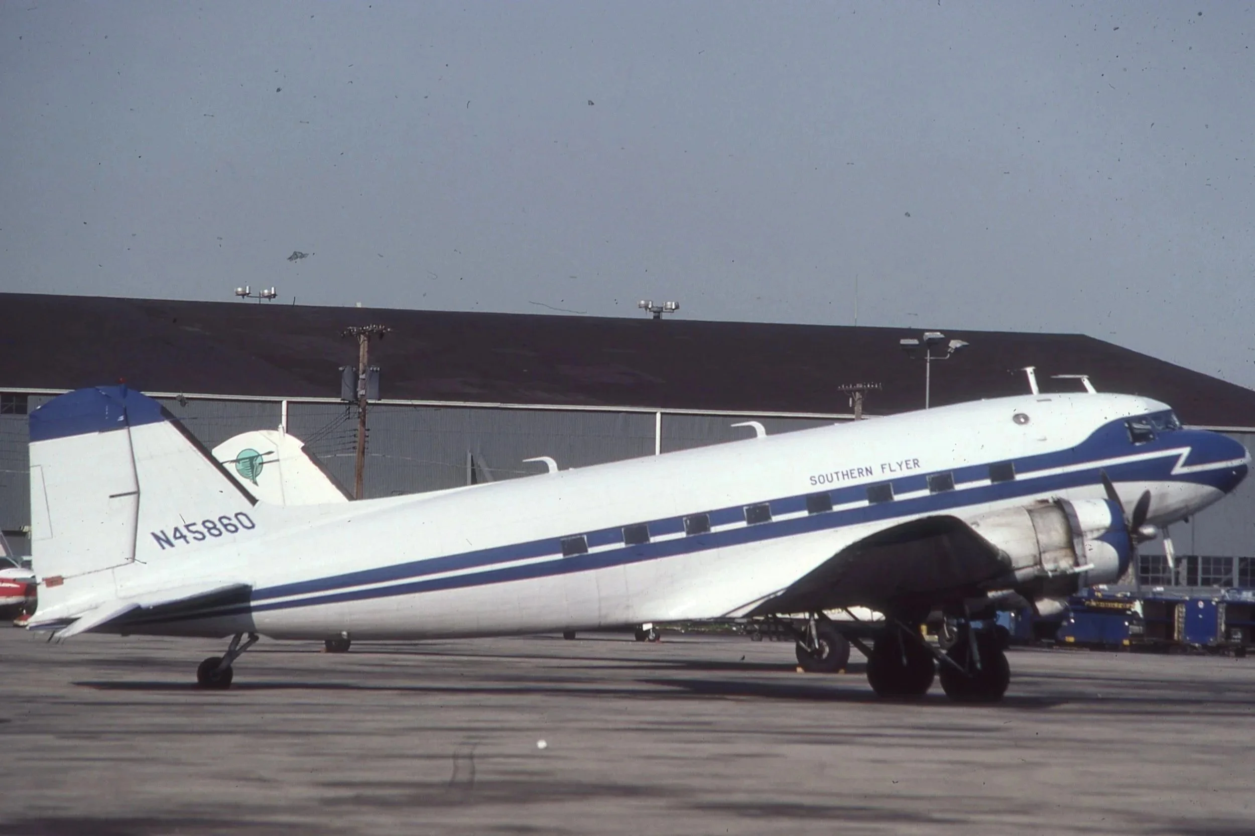 N35860 DC-3 SOUTHERN FLYER BUTLER NORTH RAMP ORD