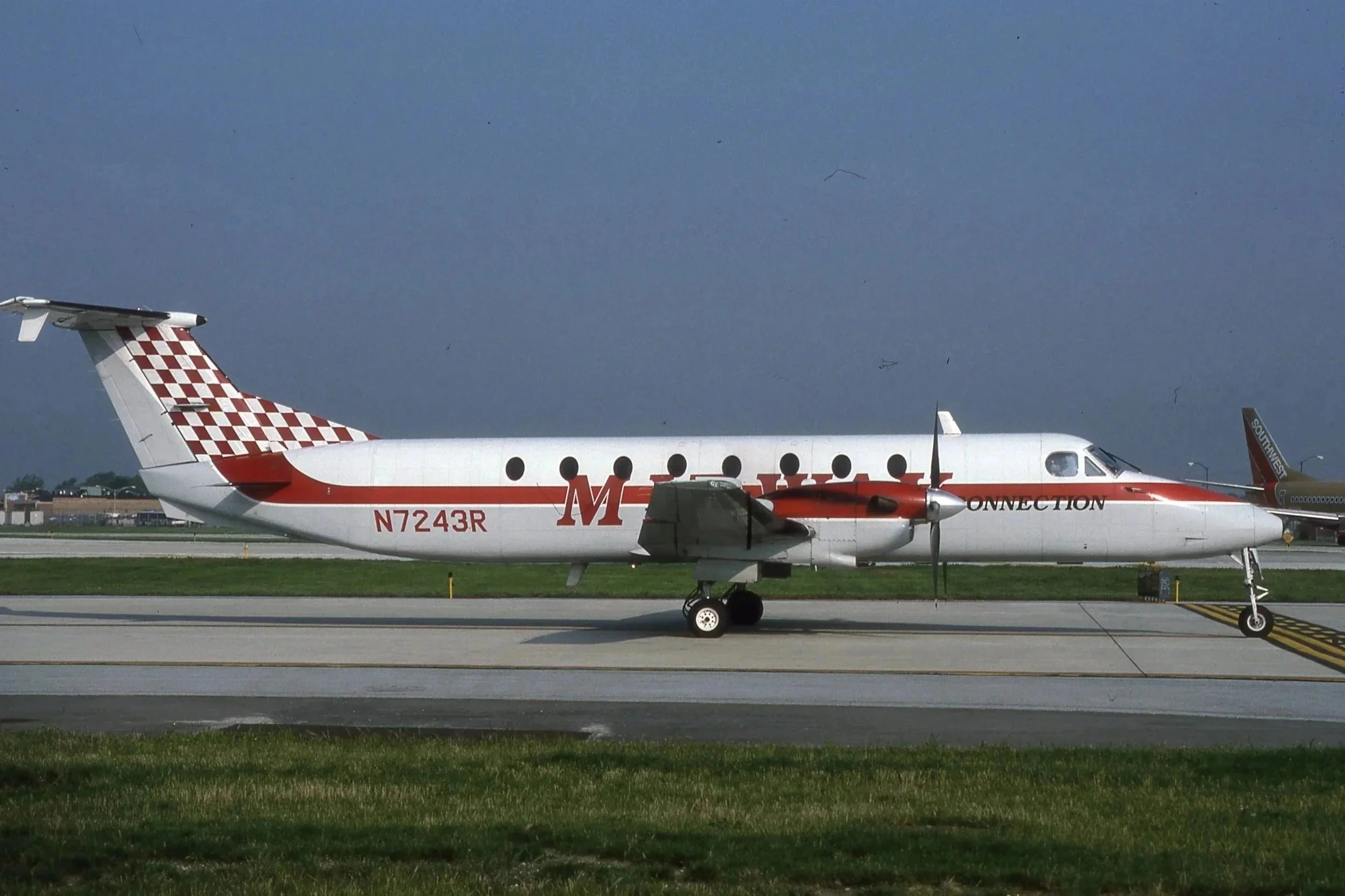 N7243R B,1900 MUDWAY CONNECTION MDW