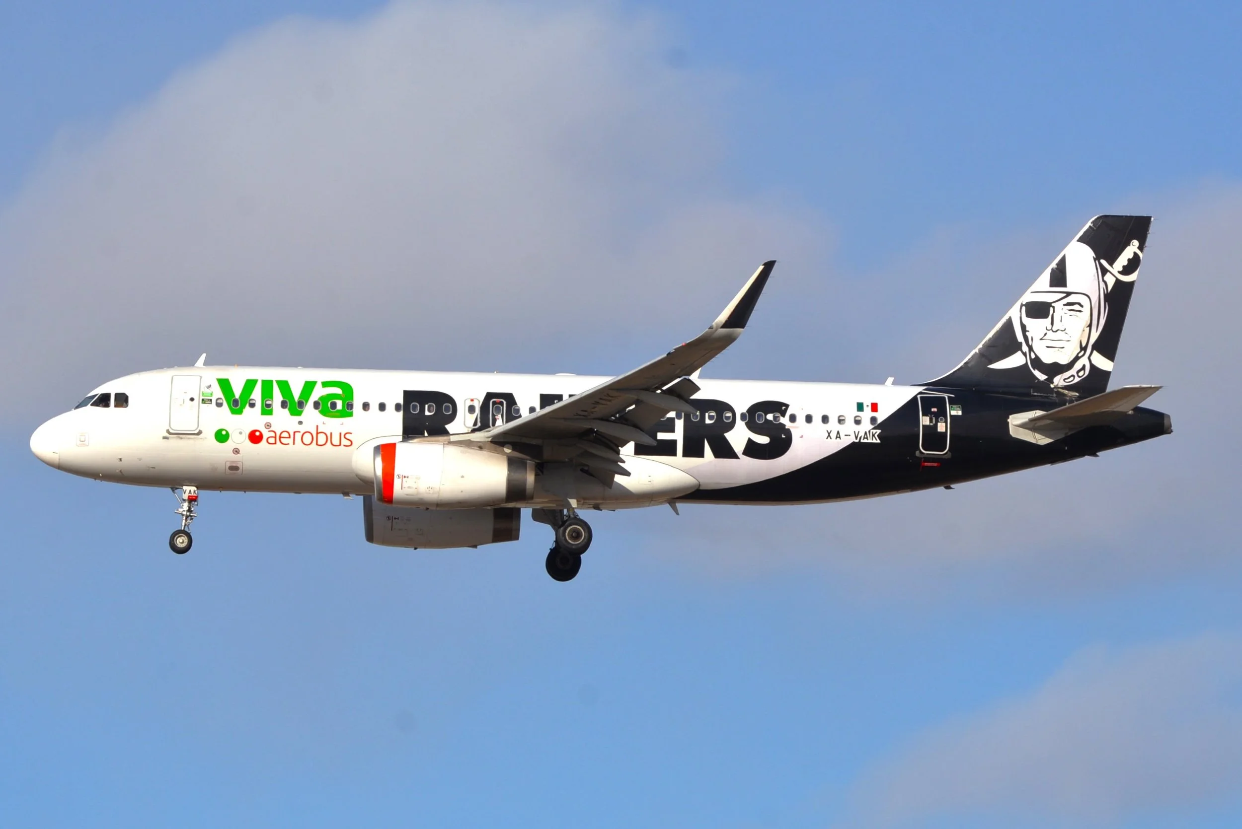 XA-VAK A320 VIVA RAIDERS COLORS
