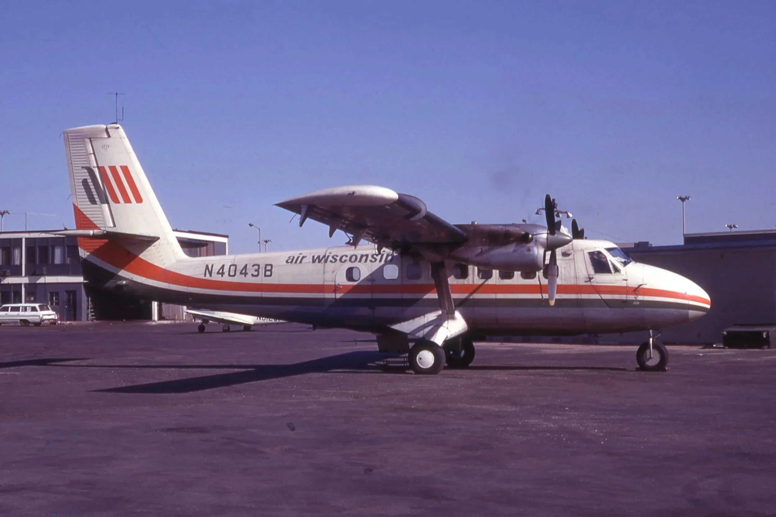 N4943B AIR WISCONSIN TWIN OTTER ORD