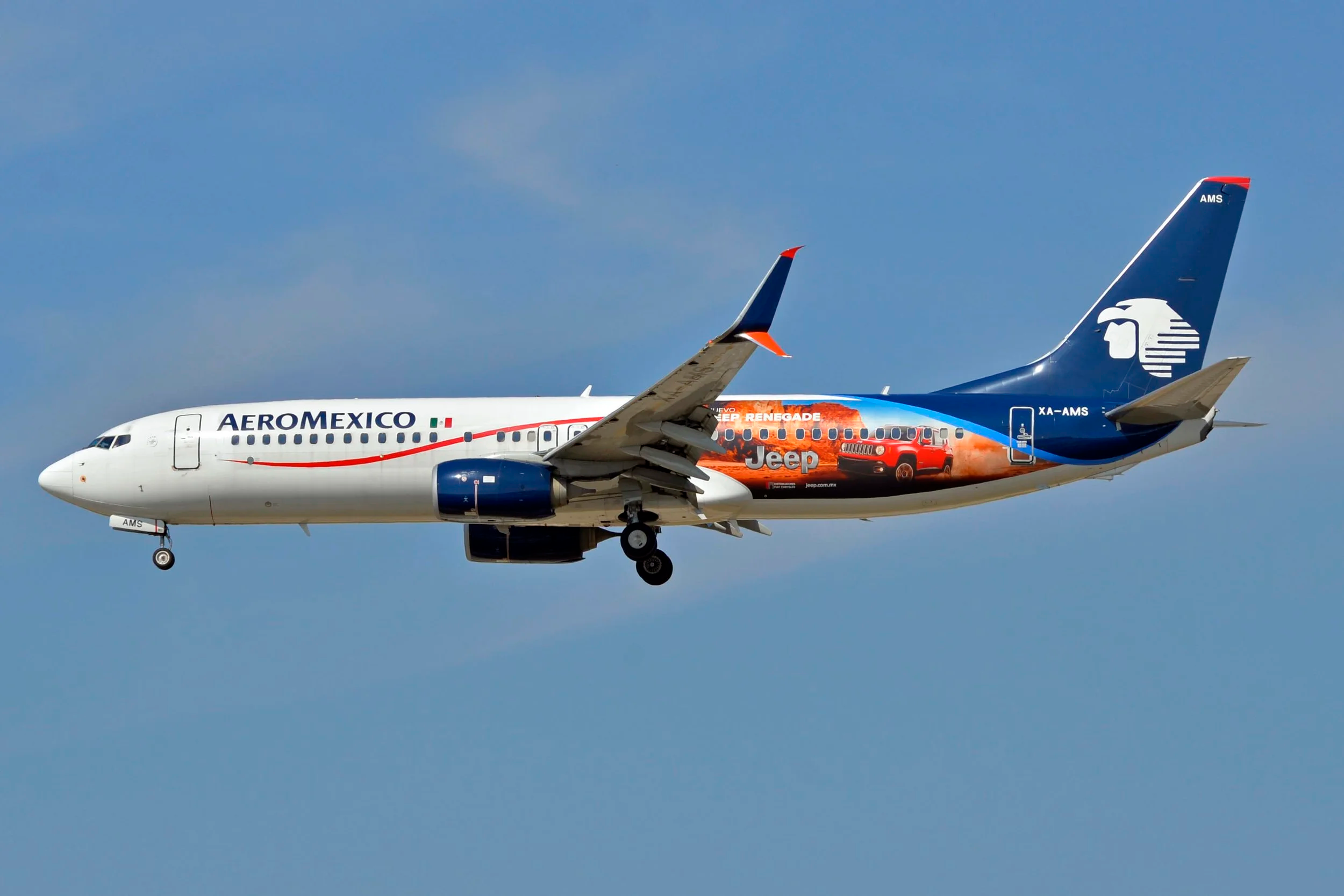 XA-AMS B-737 AEROMEXICO ORD 27l JEEP COLORS