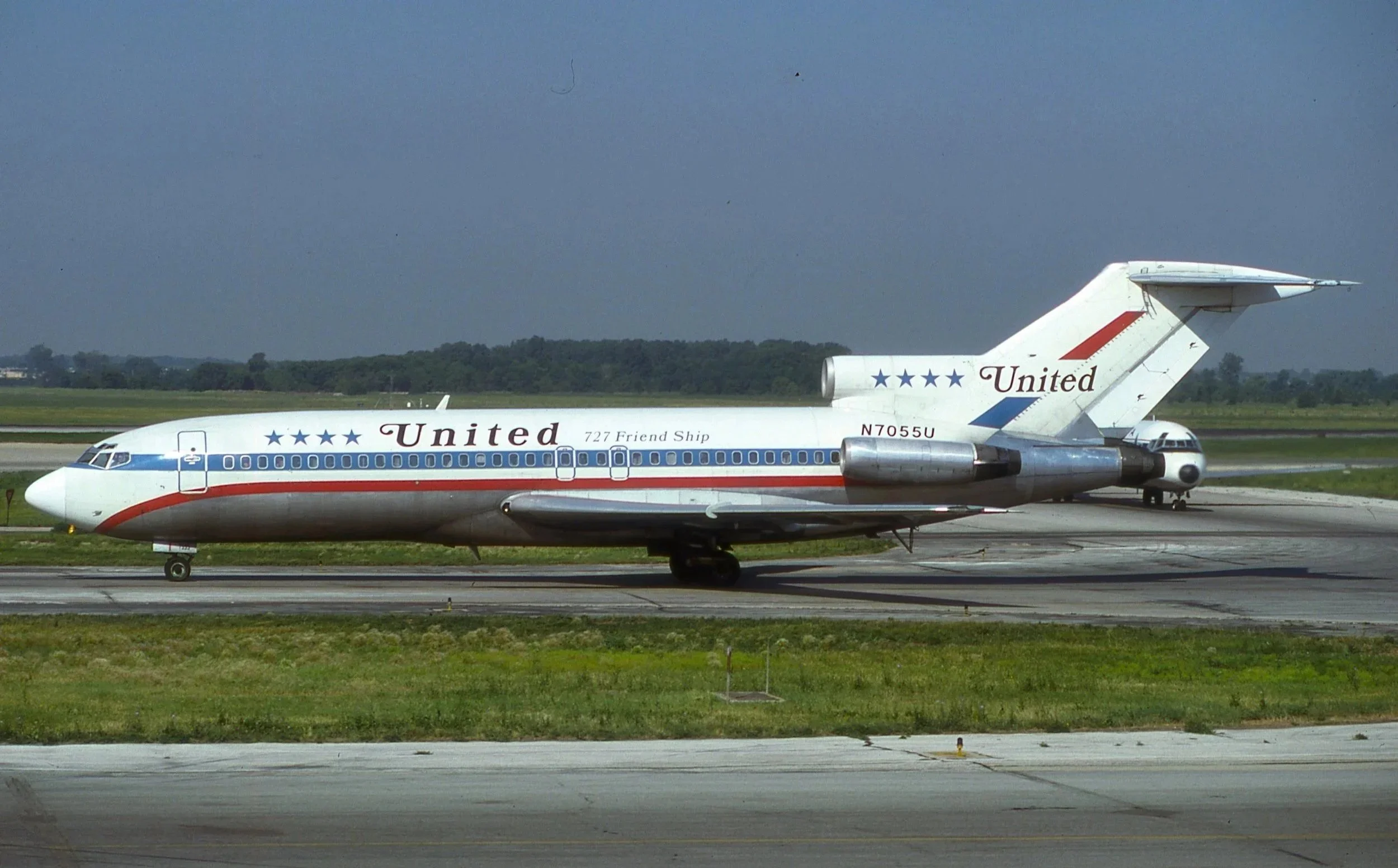 N7055U B.727-100 UNITED STARS-BARS ORD