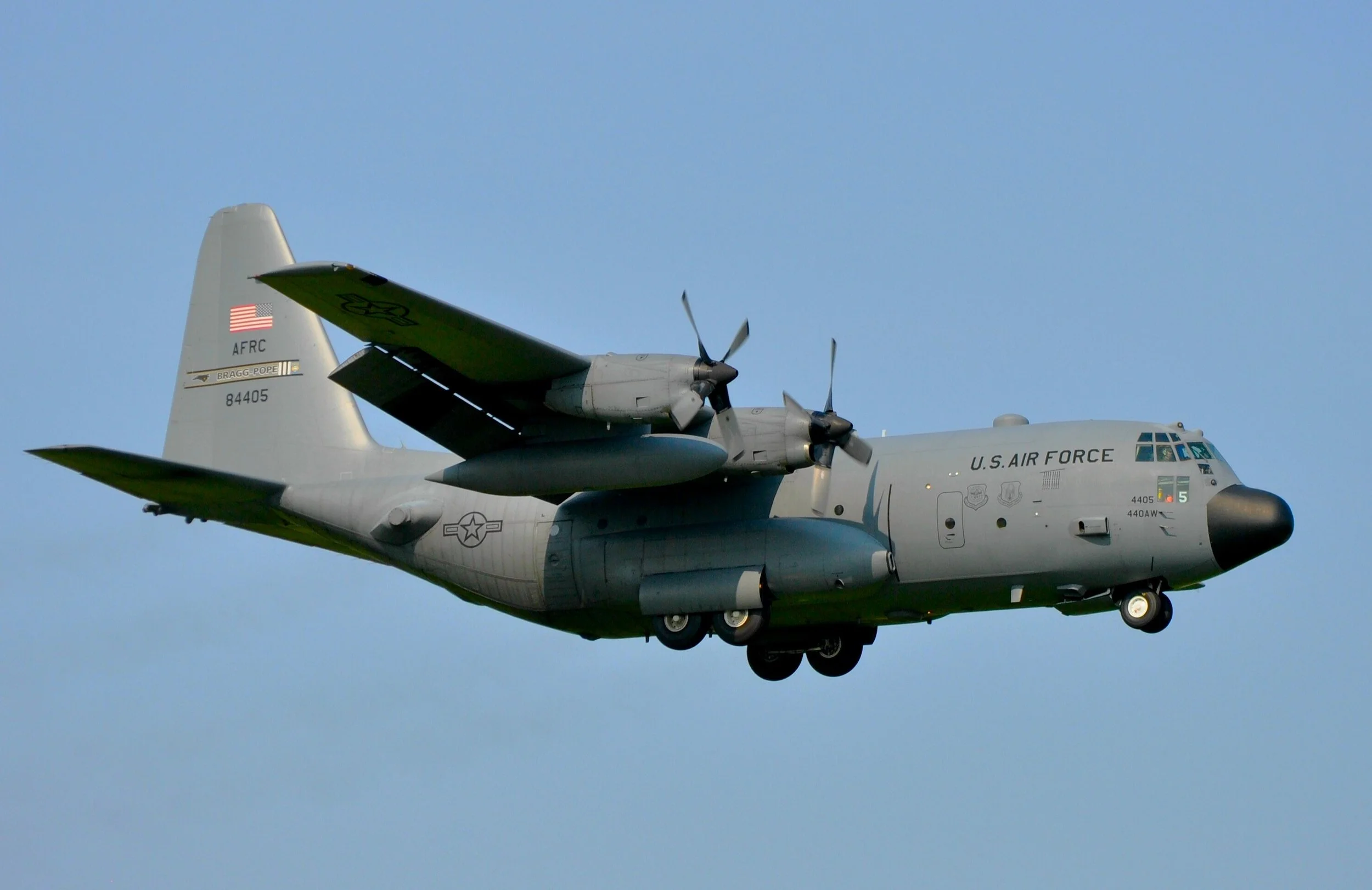C-130 84405 440AW FORT BRAGG-POPE MKE
