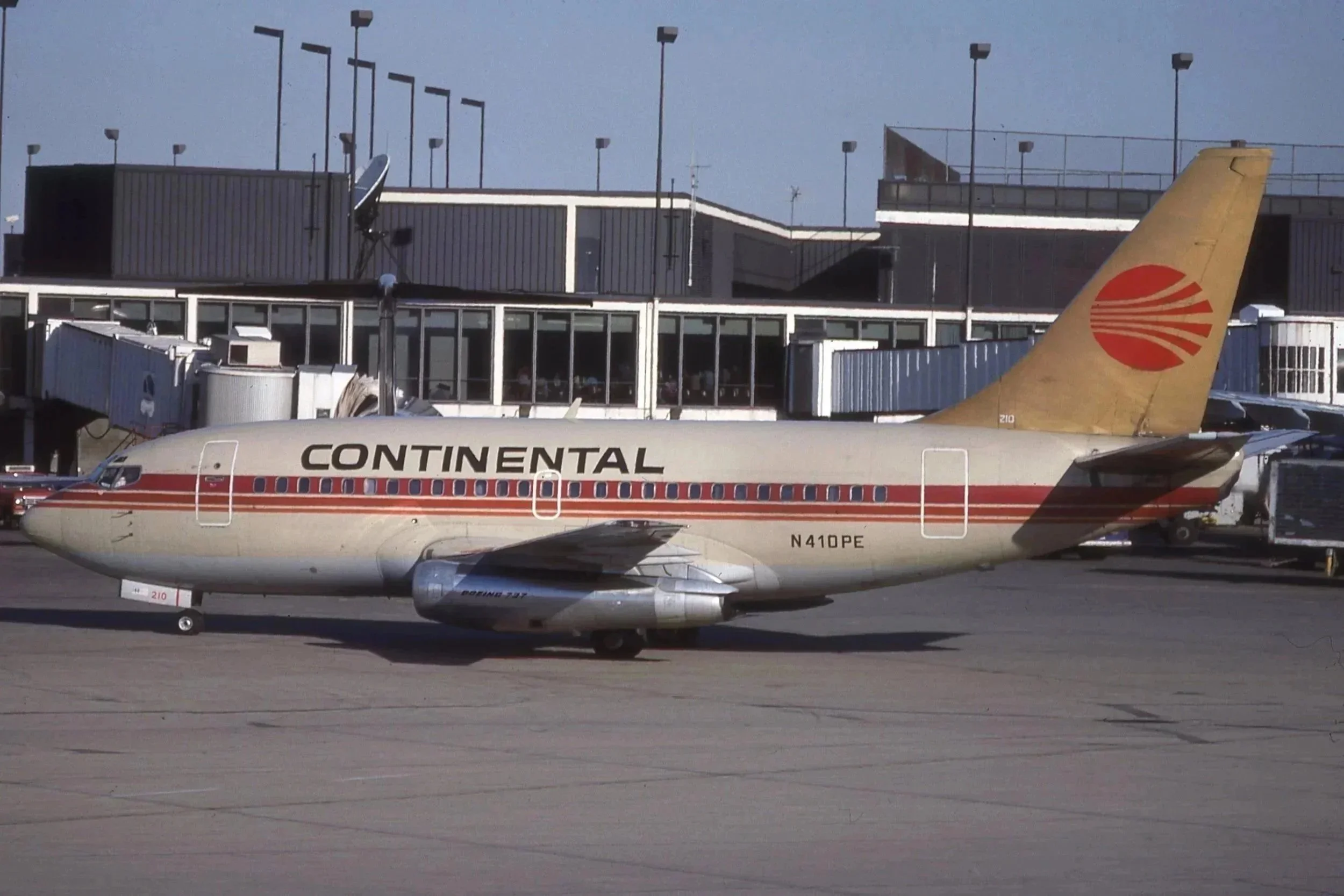 N410PE B.737 COTINENTAL -PEOPLE EXPRESS COLORS ORD