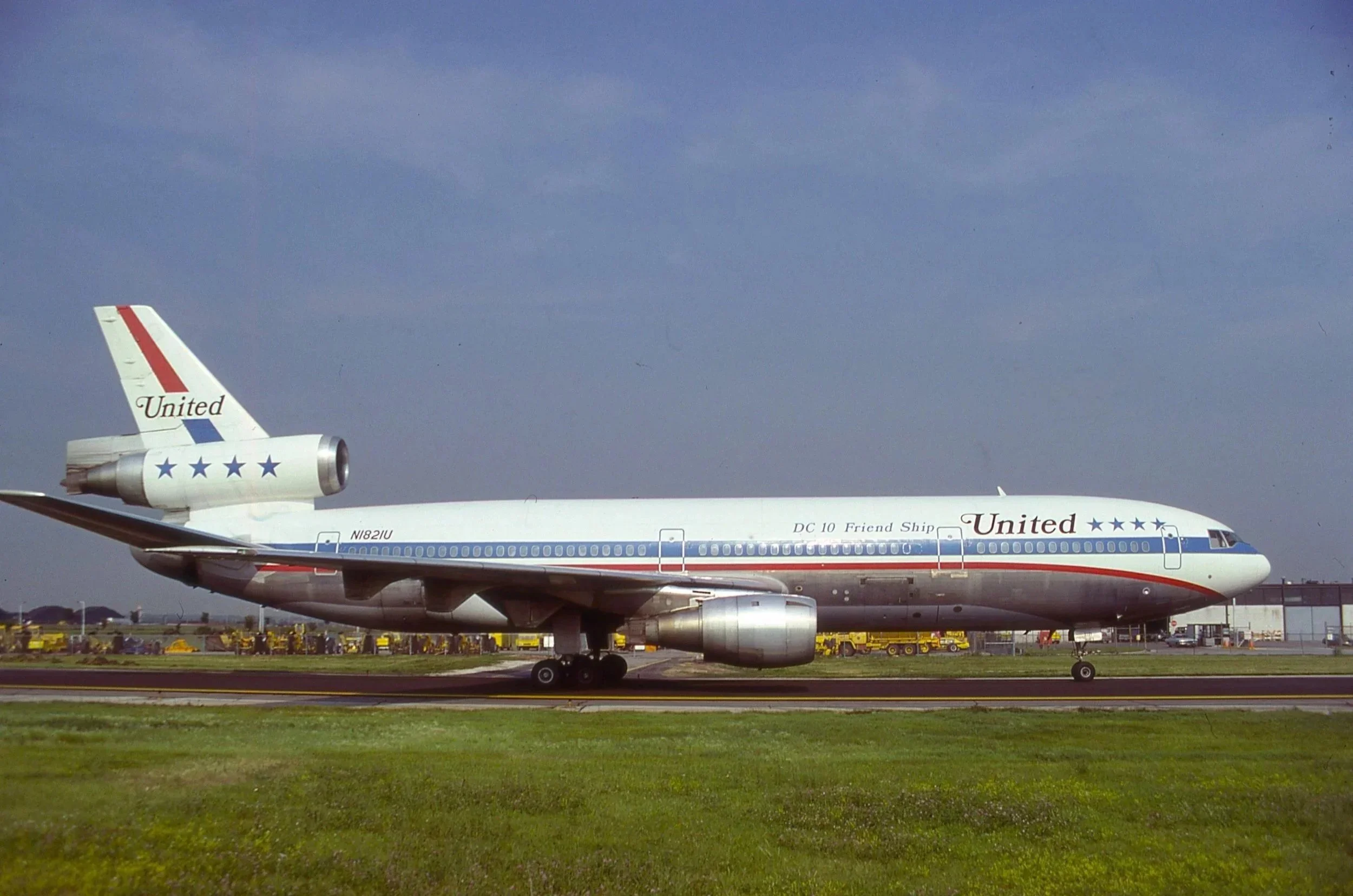 N1821U UNITED DC-10 STARS AND BARS ORD