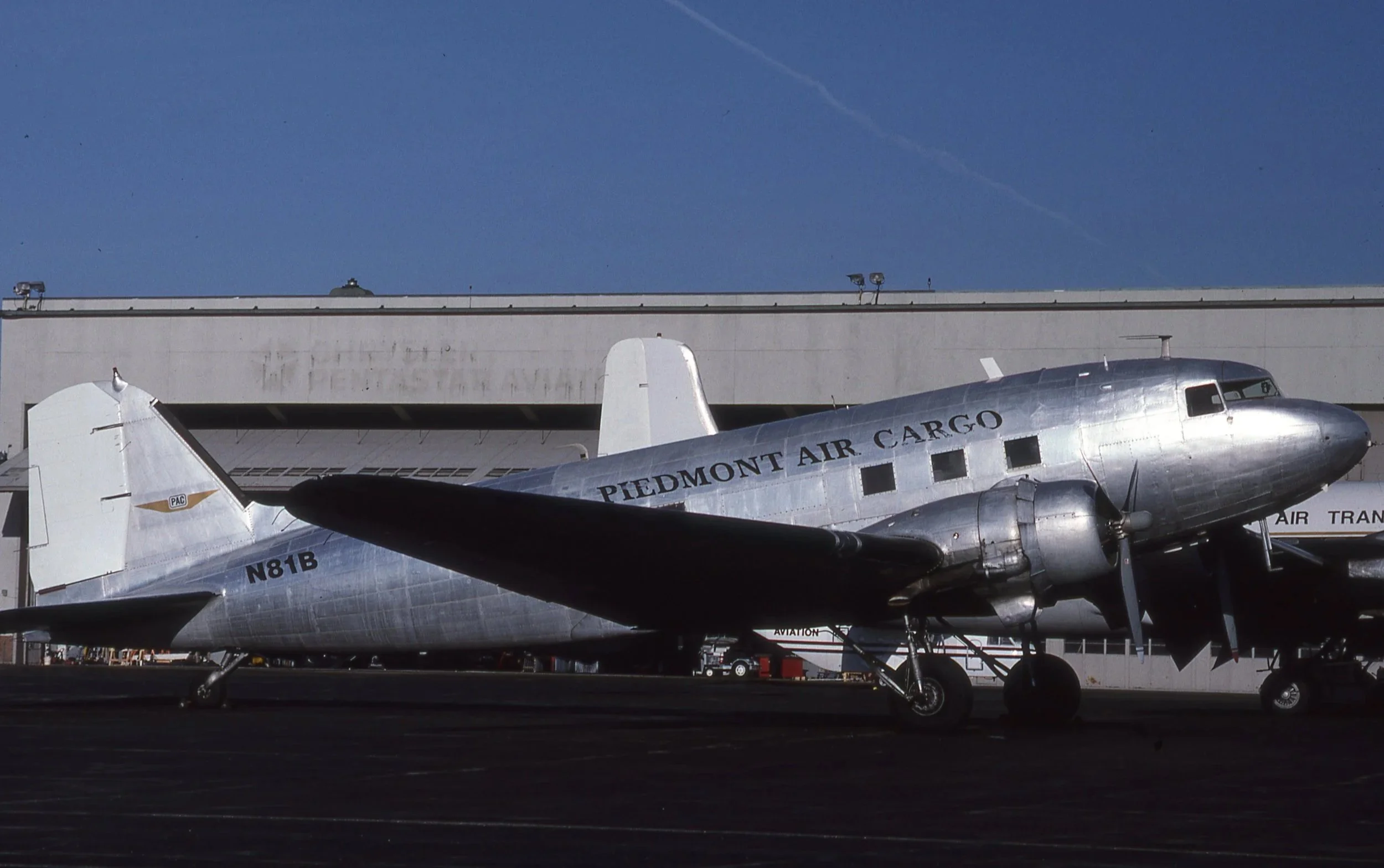 N81B DC-3 PIEDMONT AIR CARGO YIP