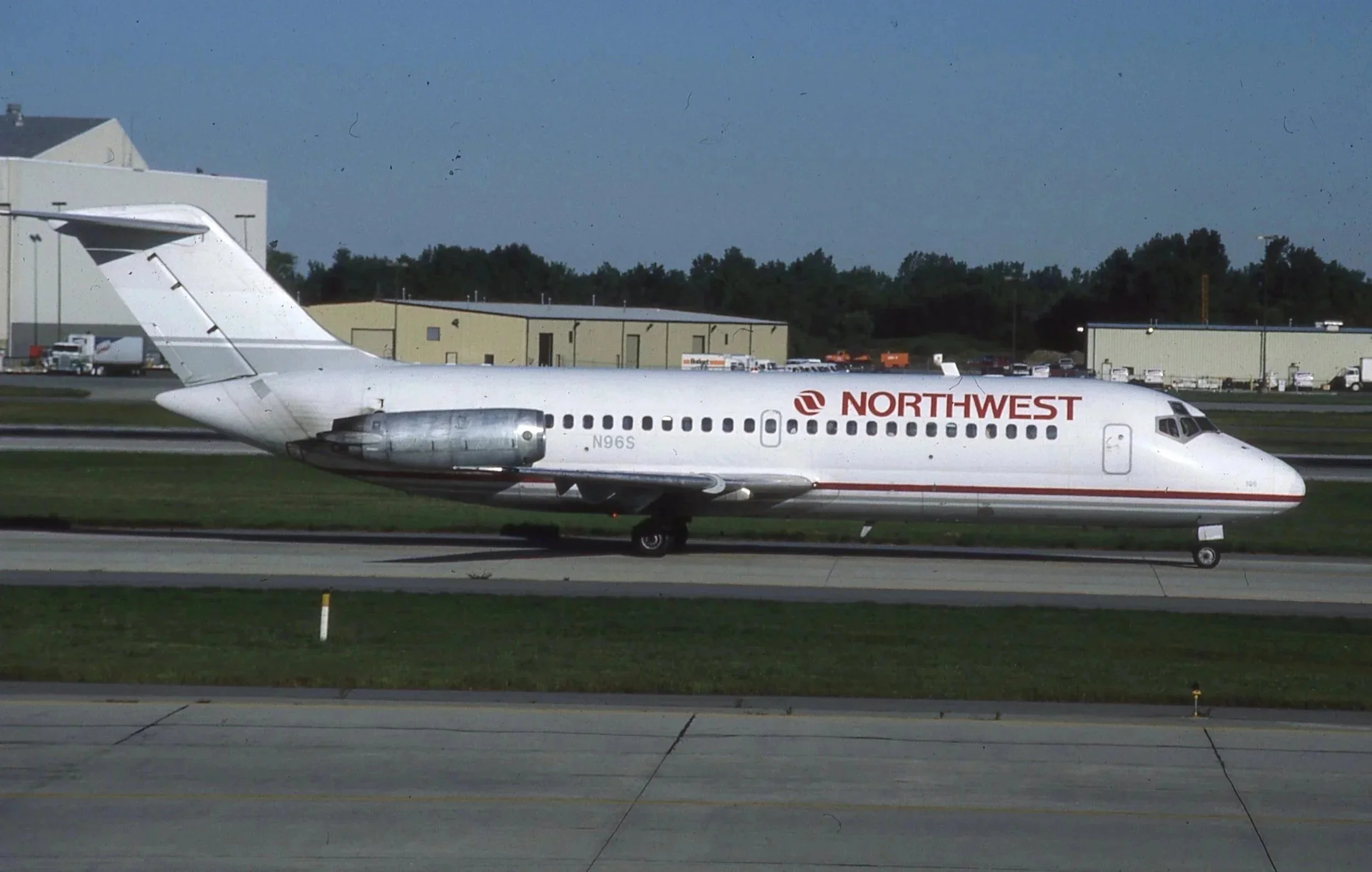 N96S DC-9 NORTHWEST  MERGER COLORS DTW