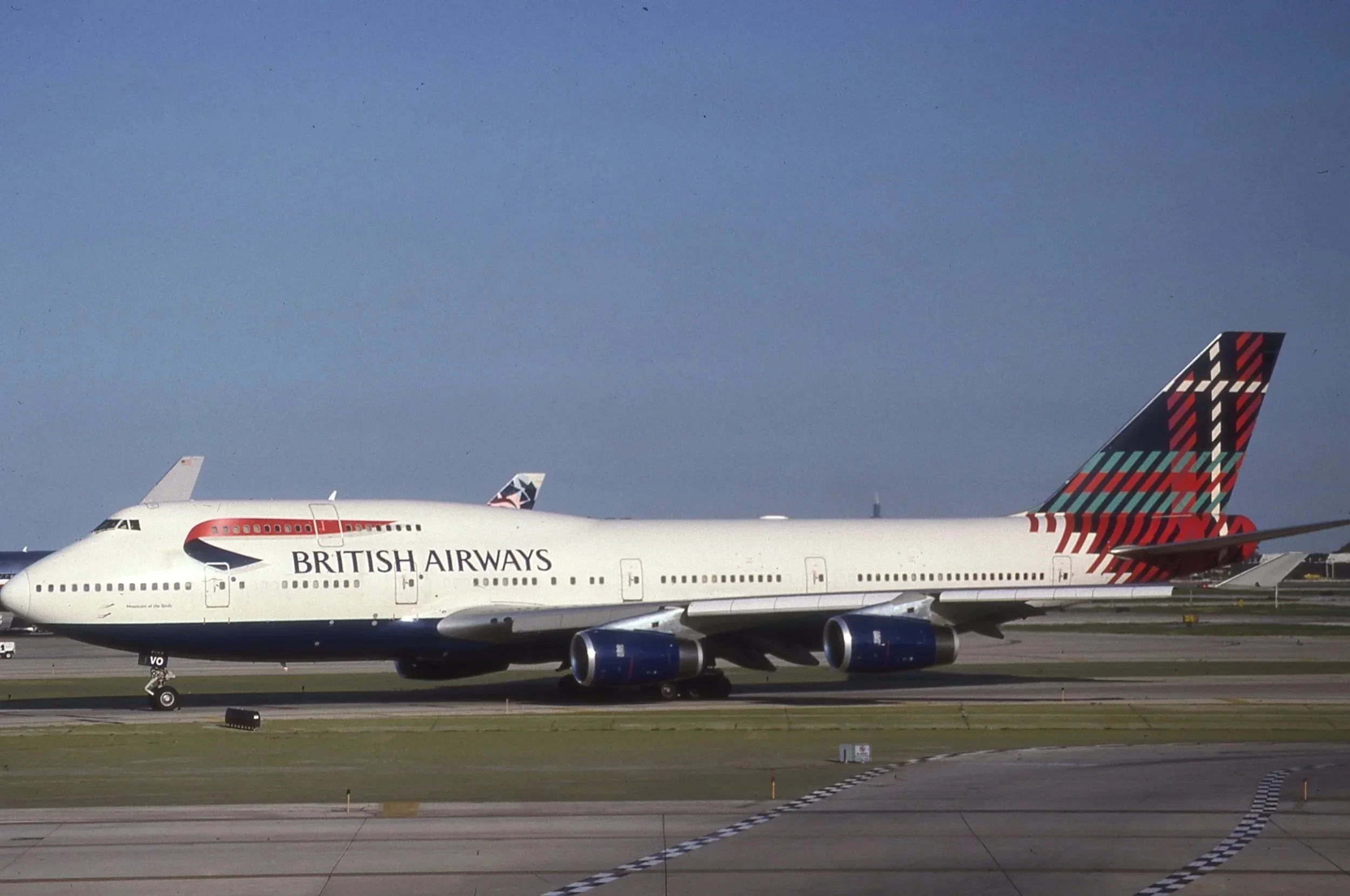 G-BNLX B747-200 BRITISH AIRWAYS MOUNTAIN OF BIRDS COLORS ORD