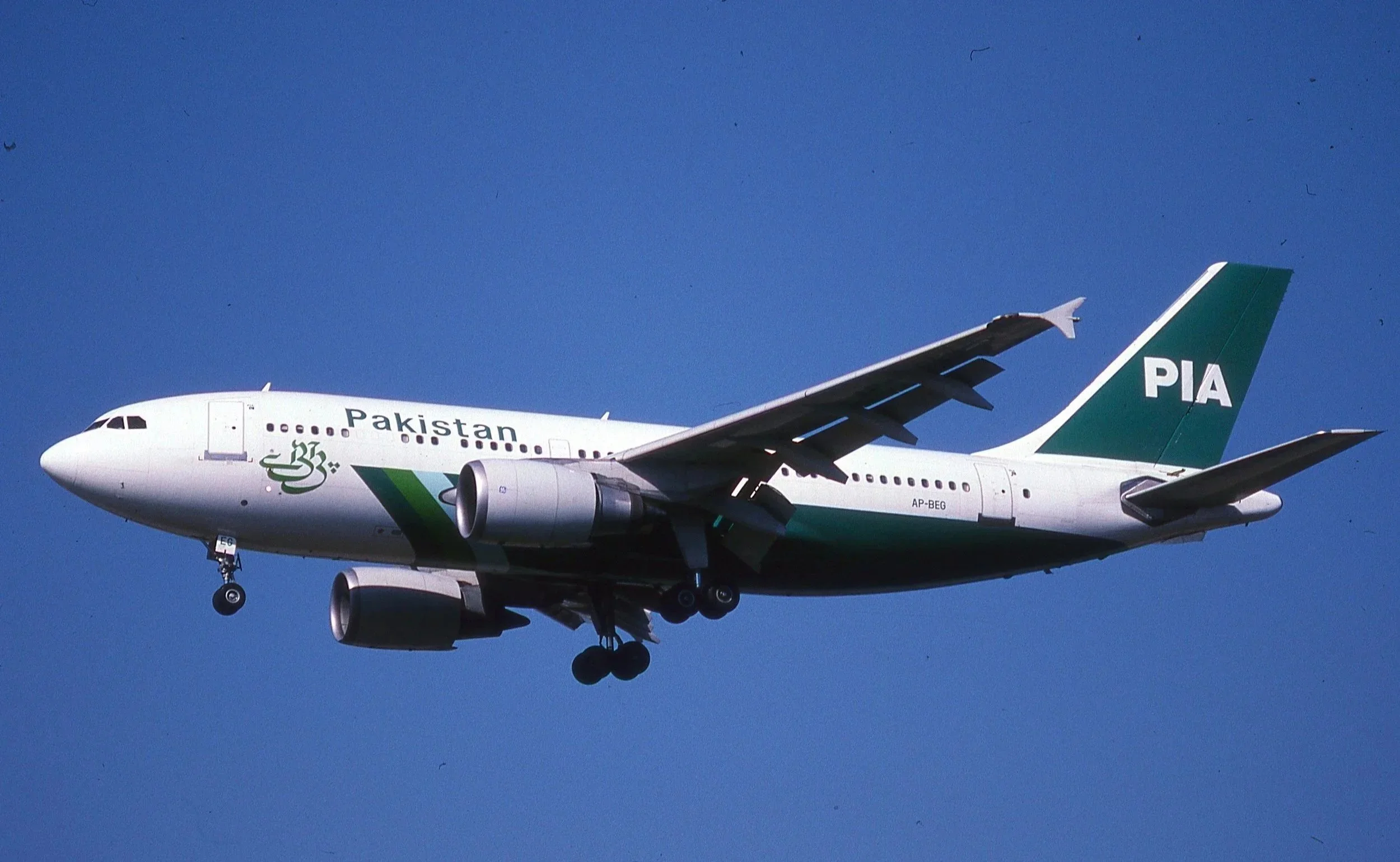 AP-DEG A310 PAKISTAN INTL ORD 27L