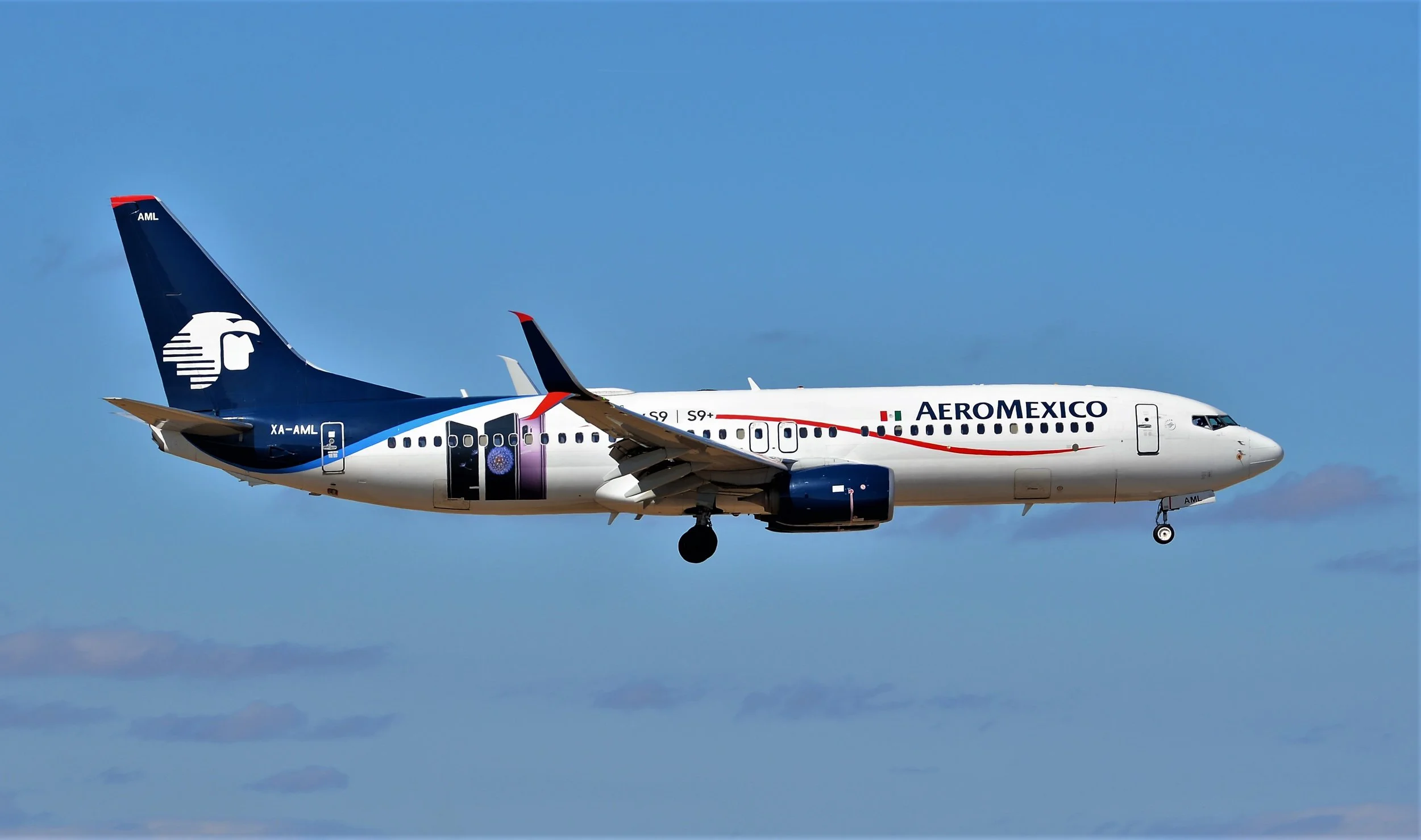 XA-AML B747 AEROMEXICO CELL PHONE ORD 10C