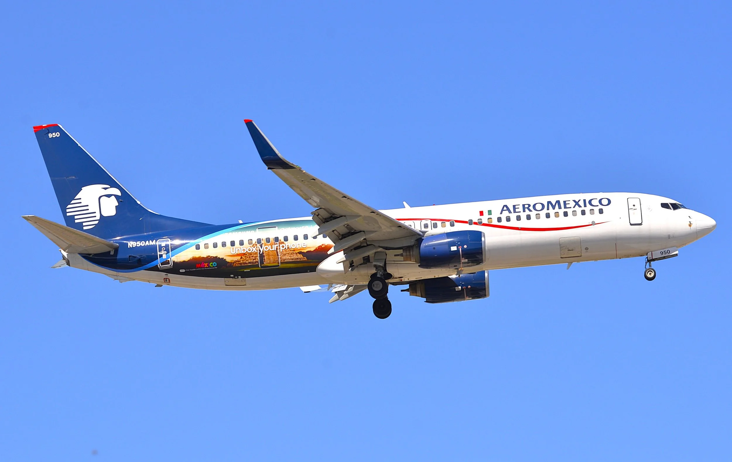 N950AM B737 AEROMEXICO UNKOCK YOUR PHONE ORD 10C