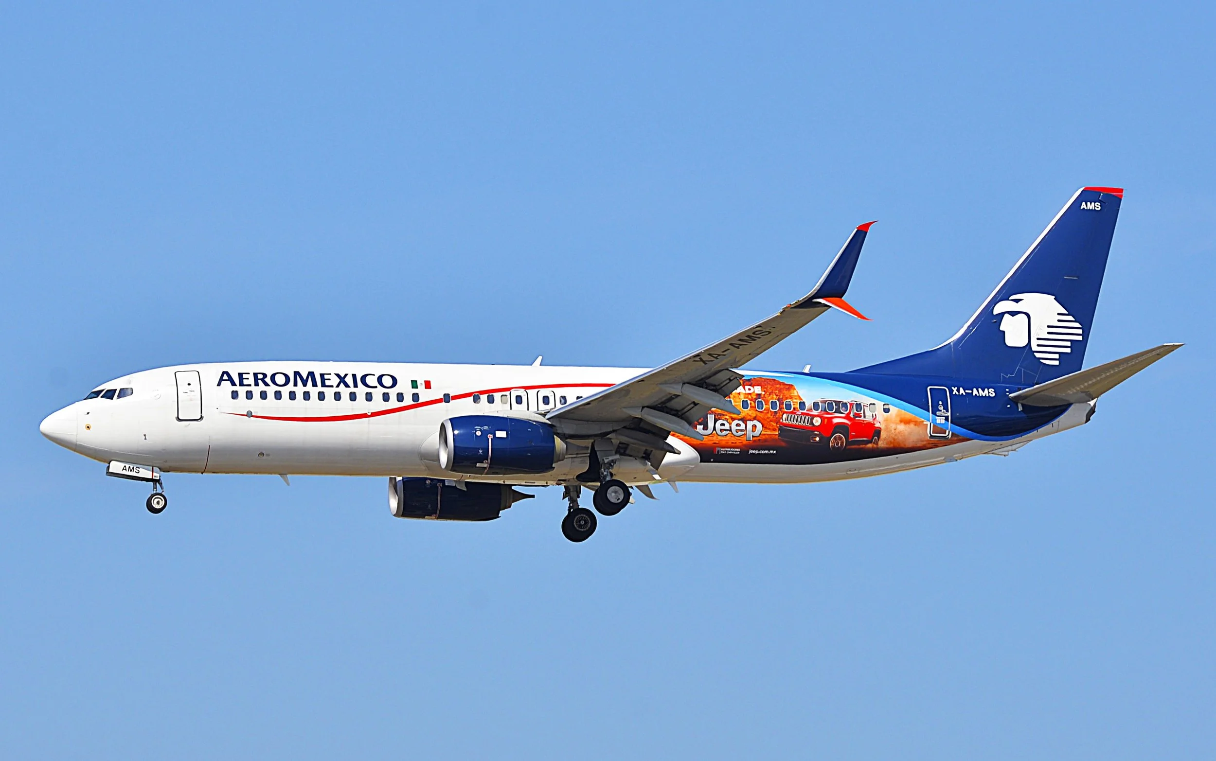 XA-AMS B737 AEROMEXICO RED JEEP COLORS ORD 27L
