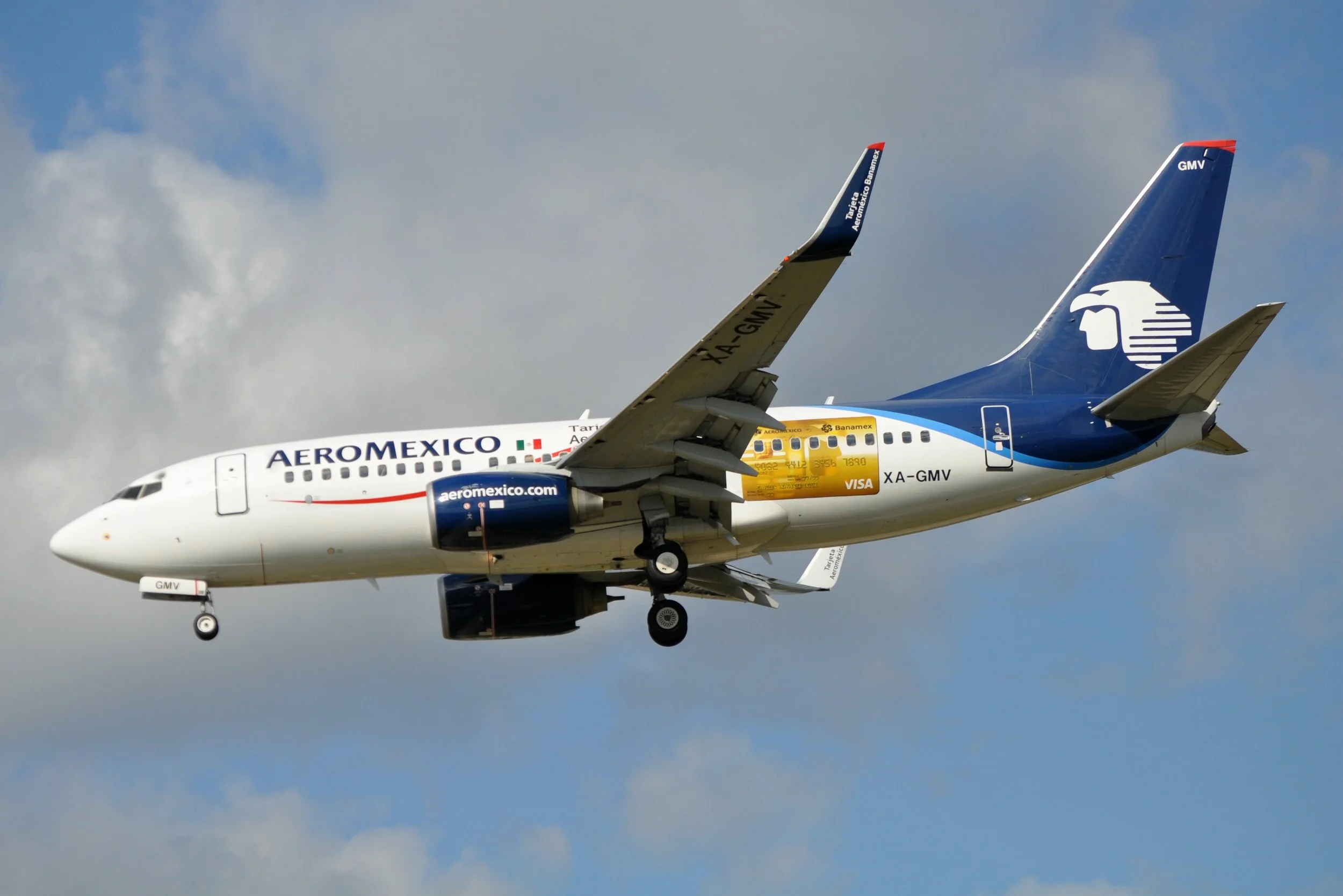 XA-GMV B737 AEROMEXICO VISA CARD ORD 27L