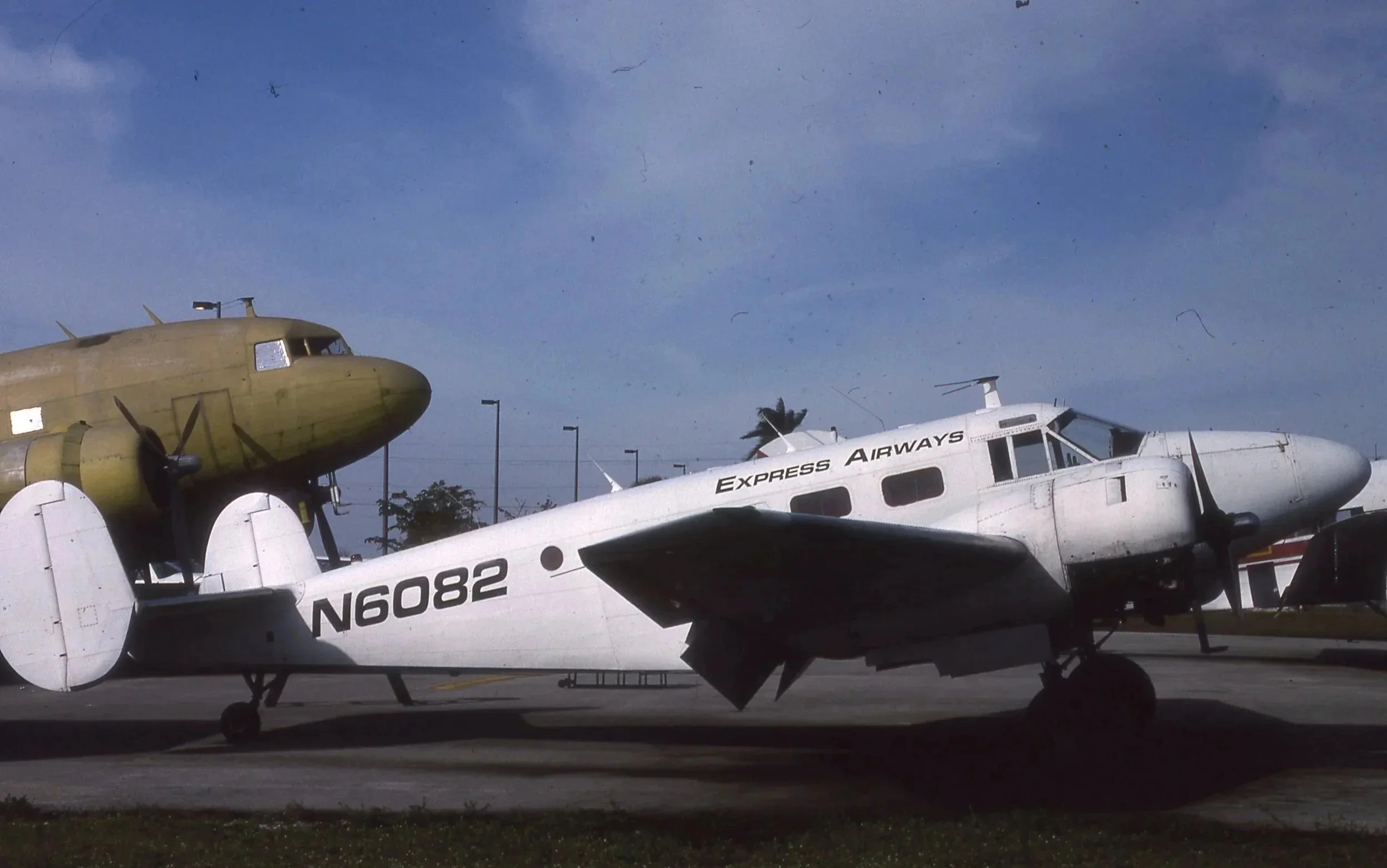 N6082 BEECH 18 EXPRESS AIRWAYS OPF