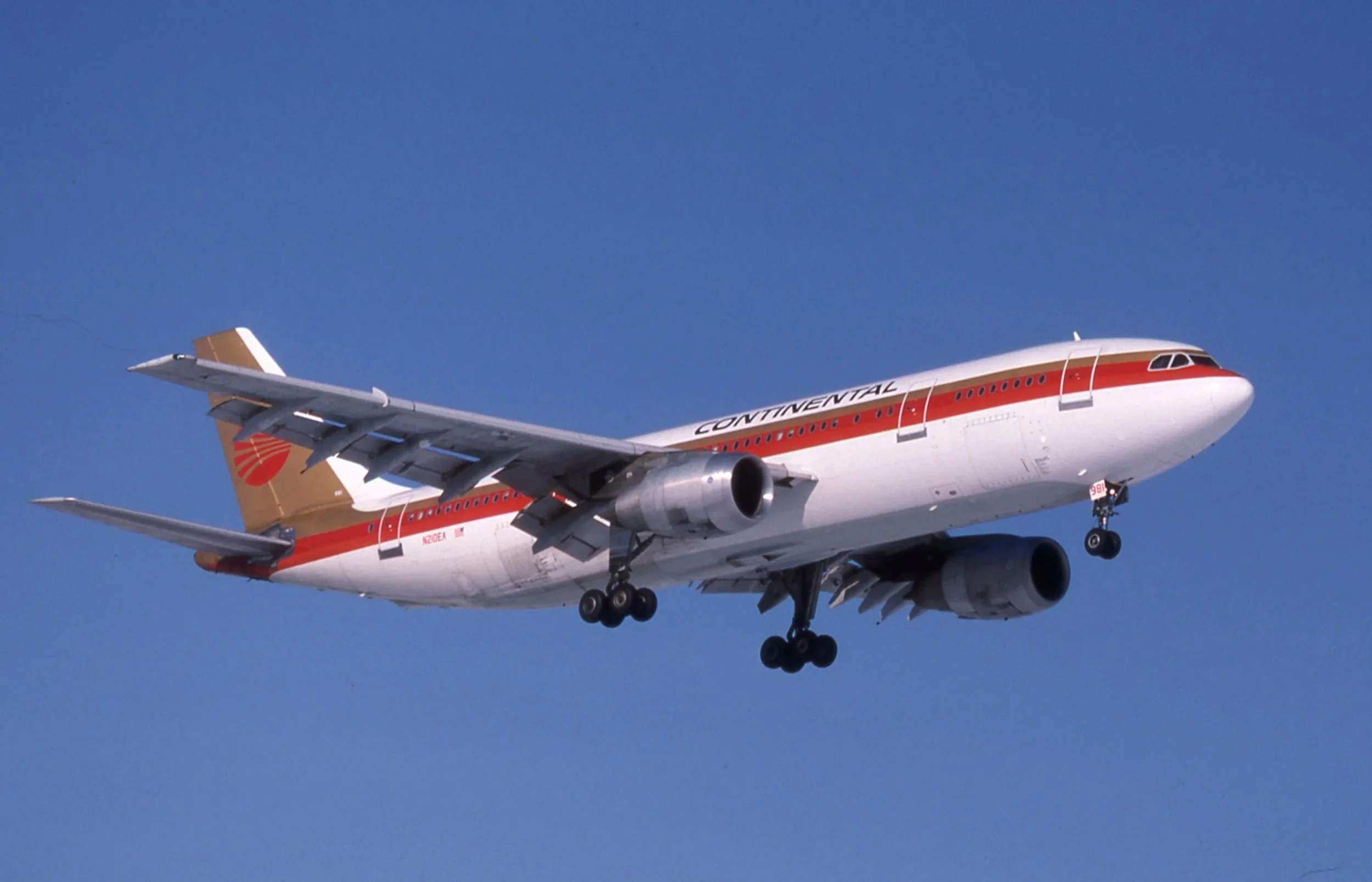N210EA A330 CONTINENTAL 14R ORD