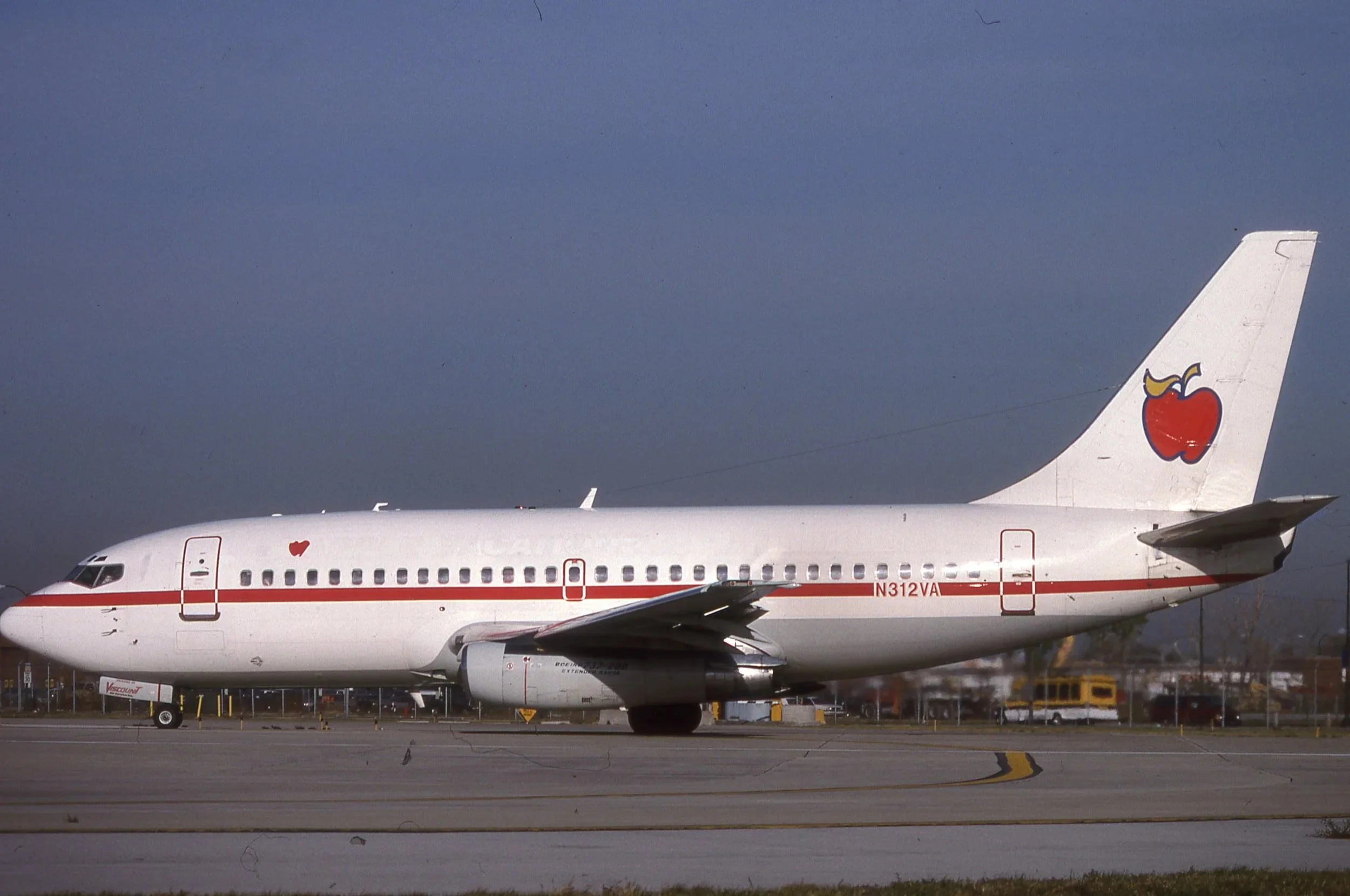 N412VA B737-200 APPLE VACATION 22R MDW