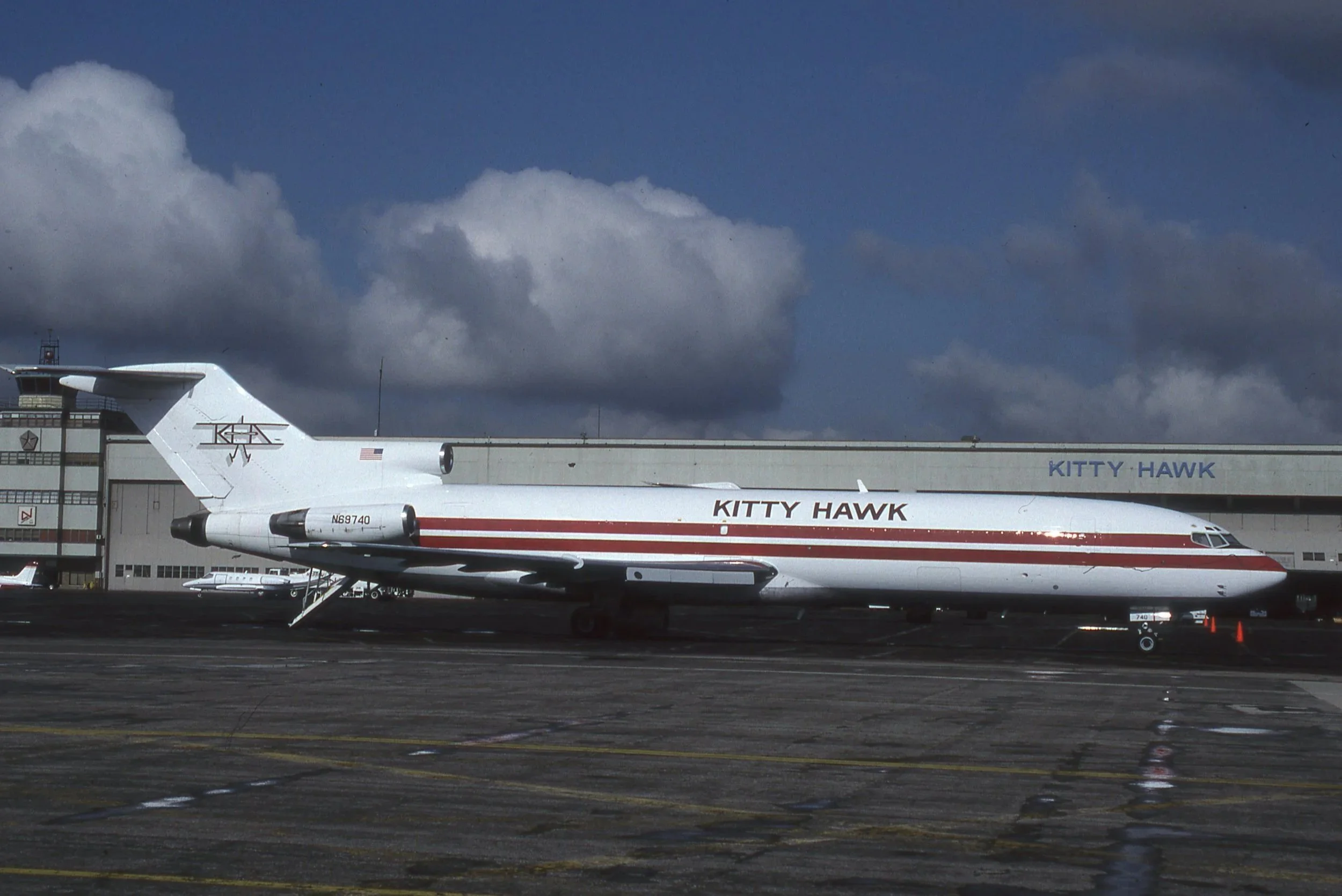 N69740 B727-200F KITTY HAWK YIP