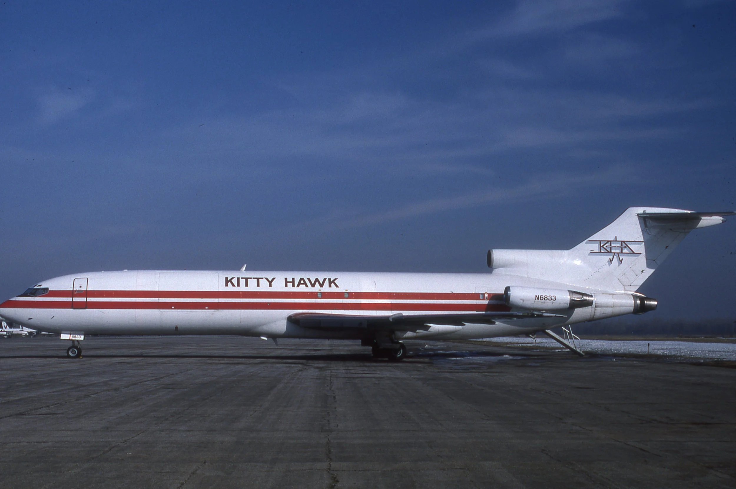 N6833 B727-200F KITTY HAWK YIP
