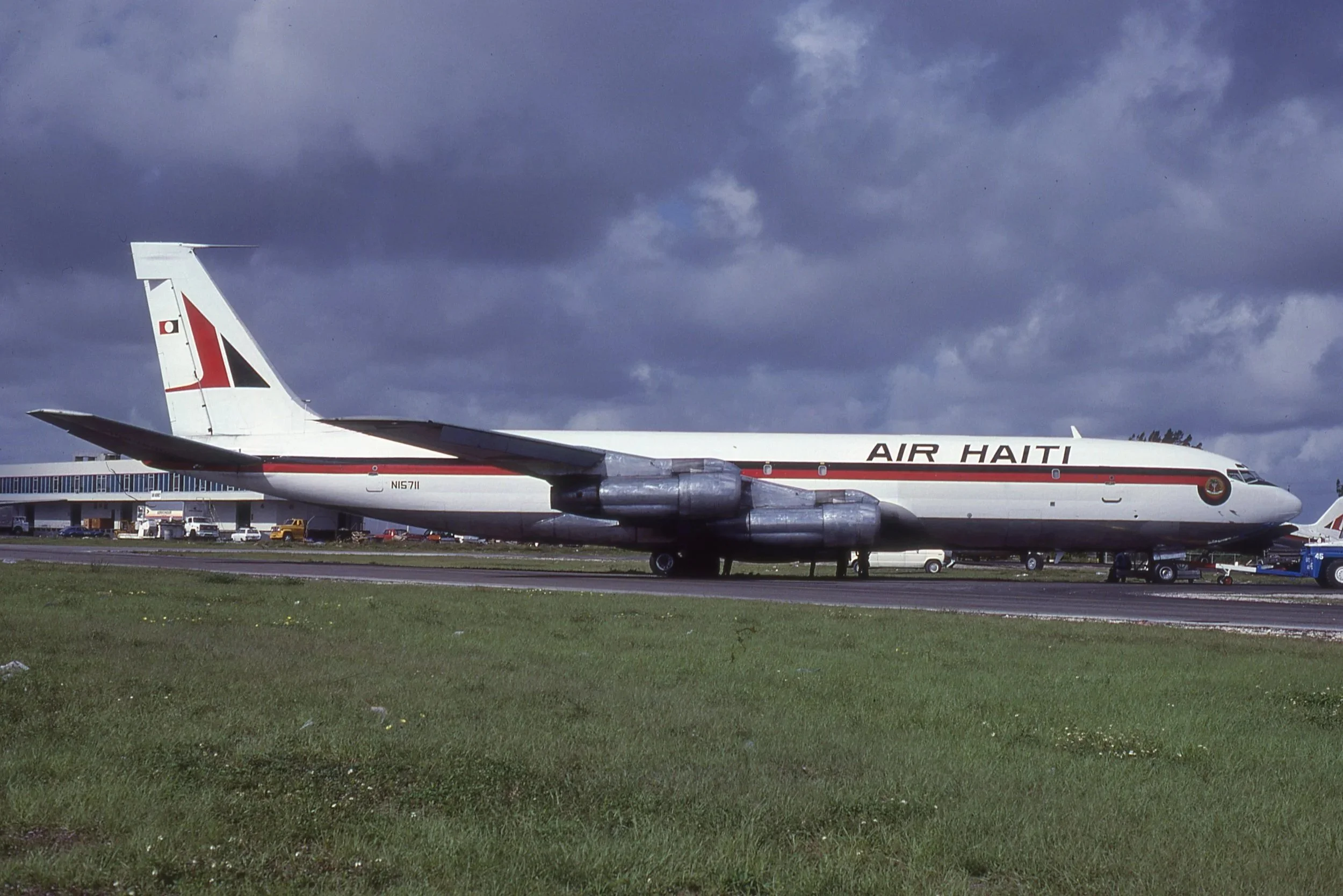 N15711 B707 AIR HAITI MIA
