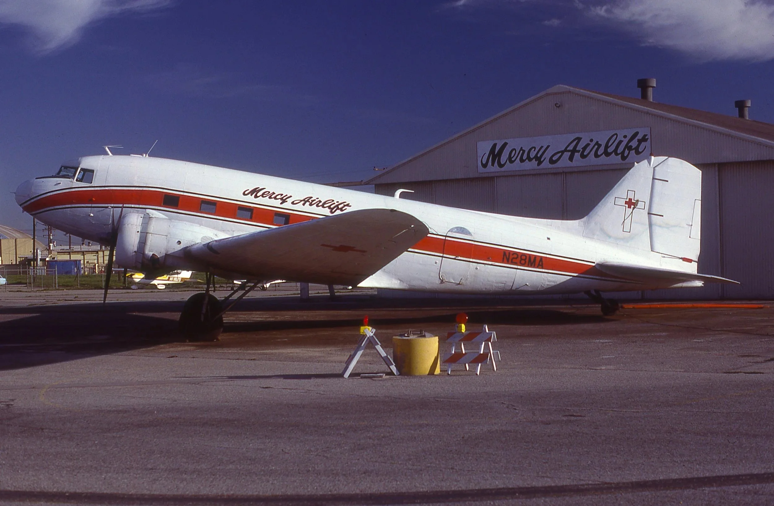 N28MA DC-3 MERCY AIRLIFT ONTARIO CAL