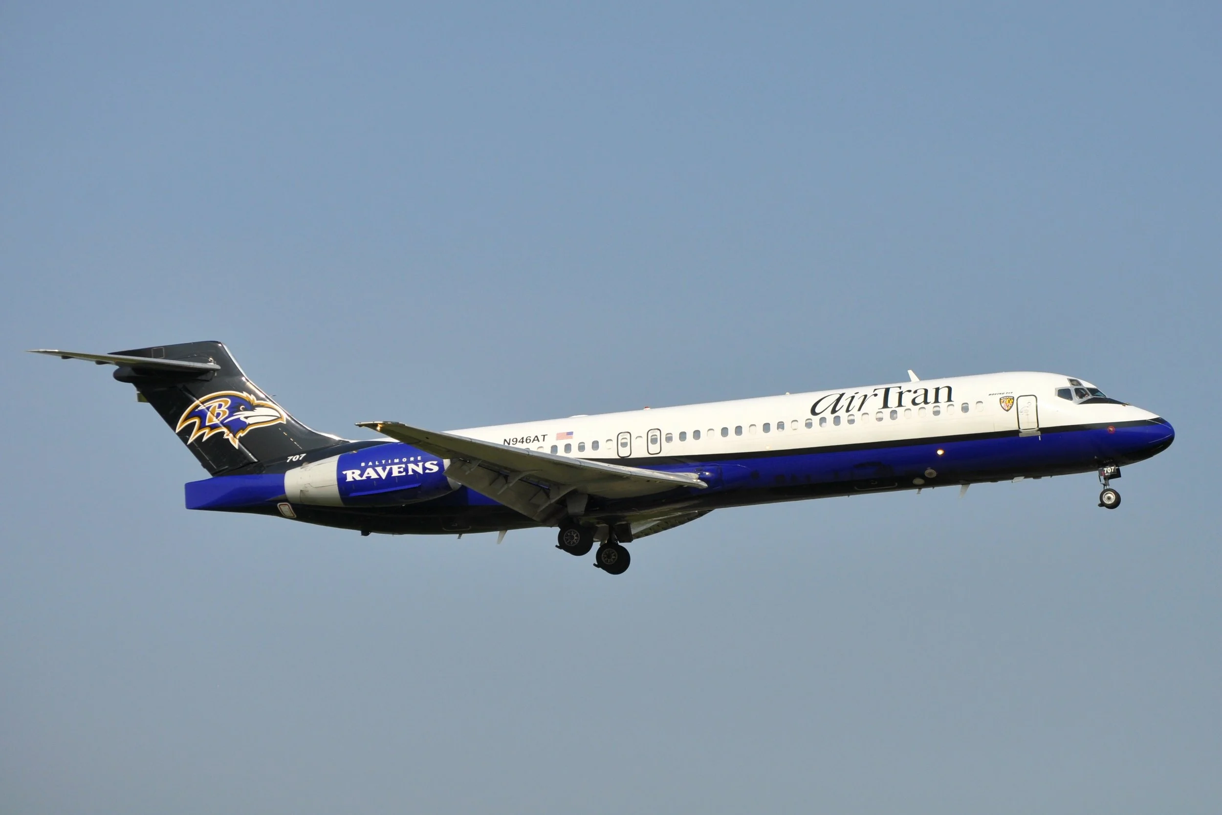 N946AT B717 AIR TRAN RAVENS COLORS MKE