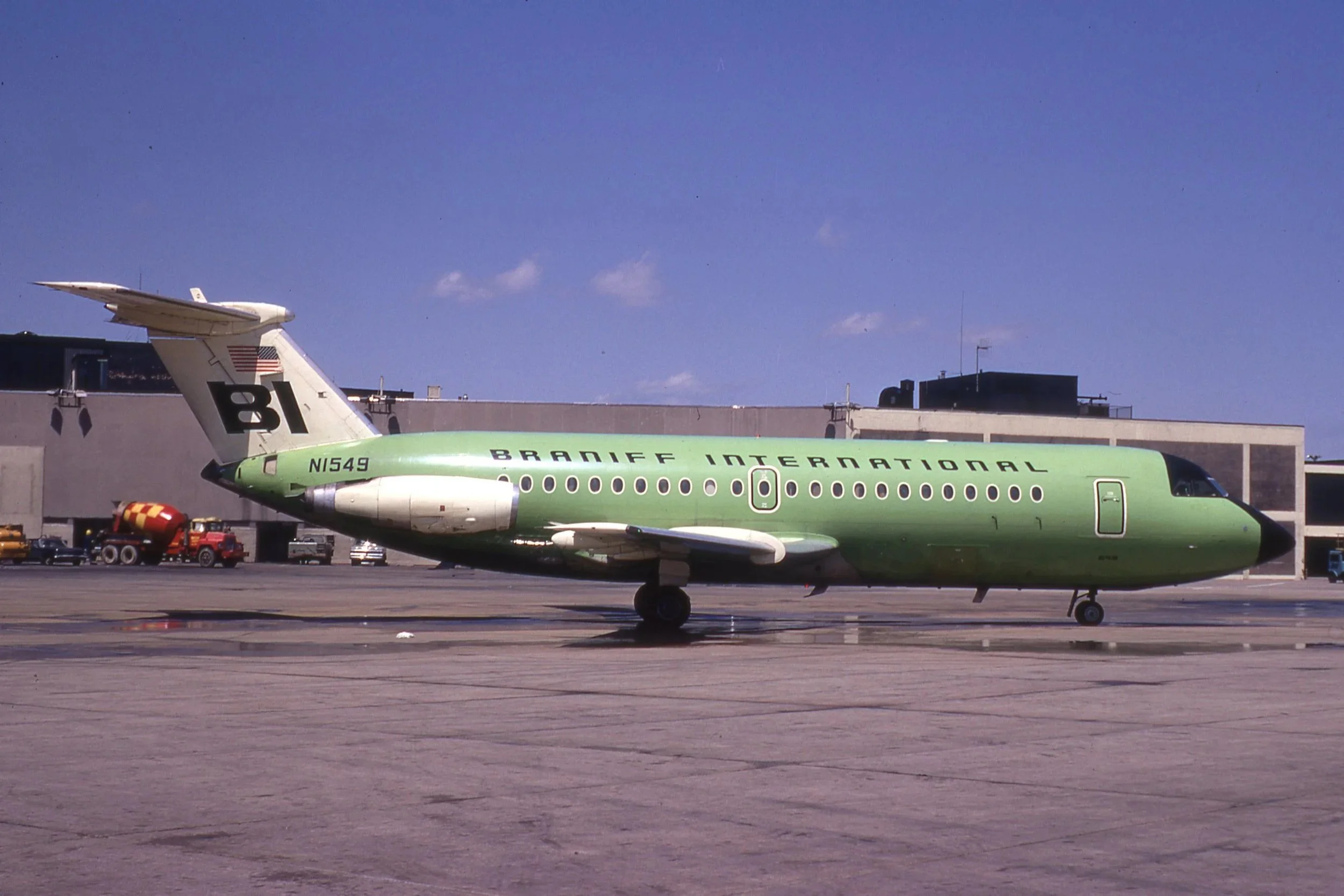N1548 BAC-111 BRANIFF GREEN JELLY BEAN COLORS ORD