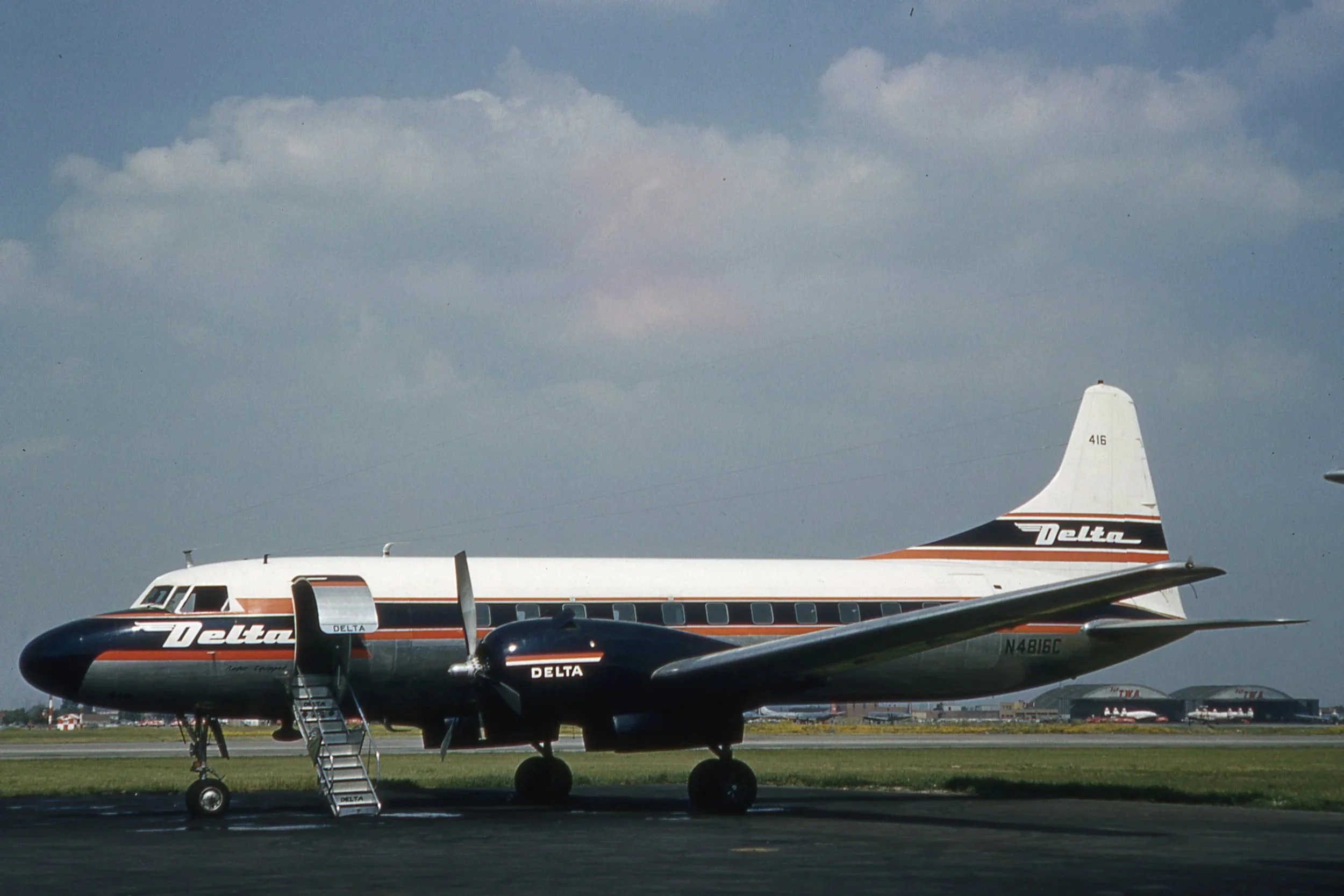 N4816C CV440 DELTA MDW
