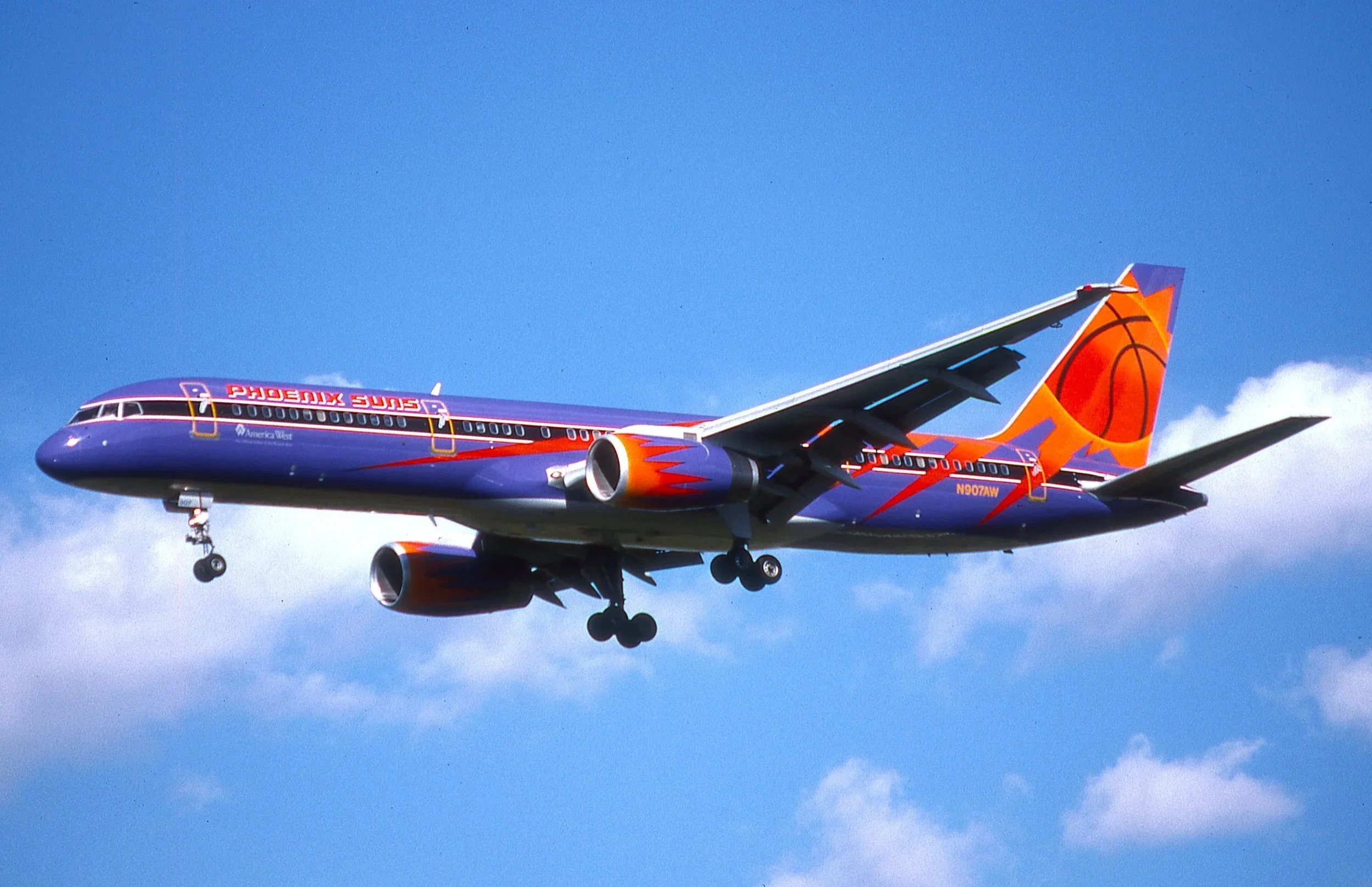 N907AW B757-200 PHOENIX SUNS AMERICA WEST AIRLINES 27L ORD