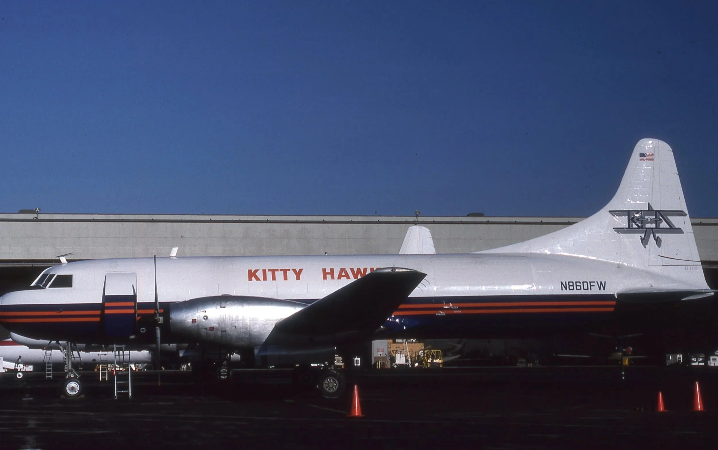 N860FW CV640 KITTY HAWK ROADWAY GLOBAL COLORS YIP