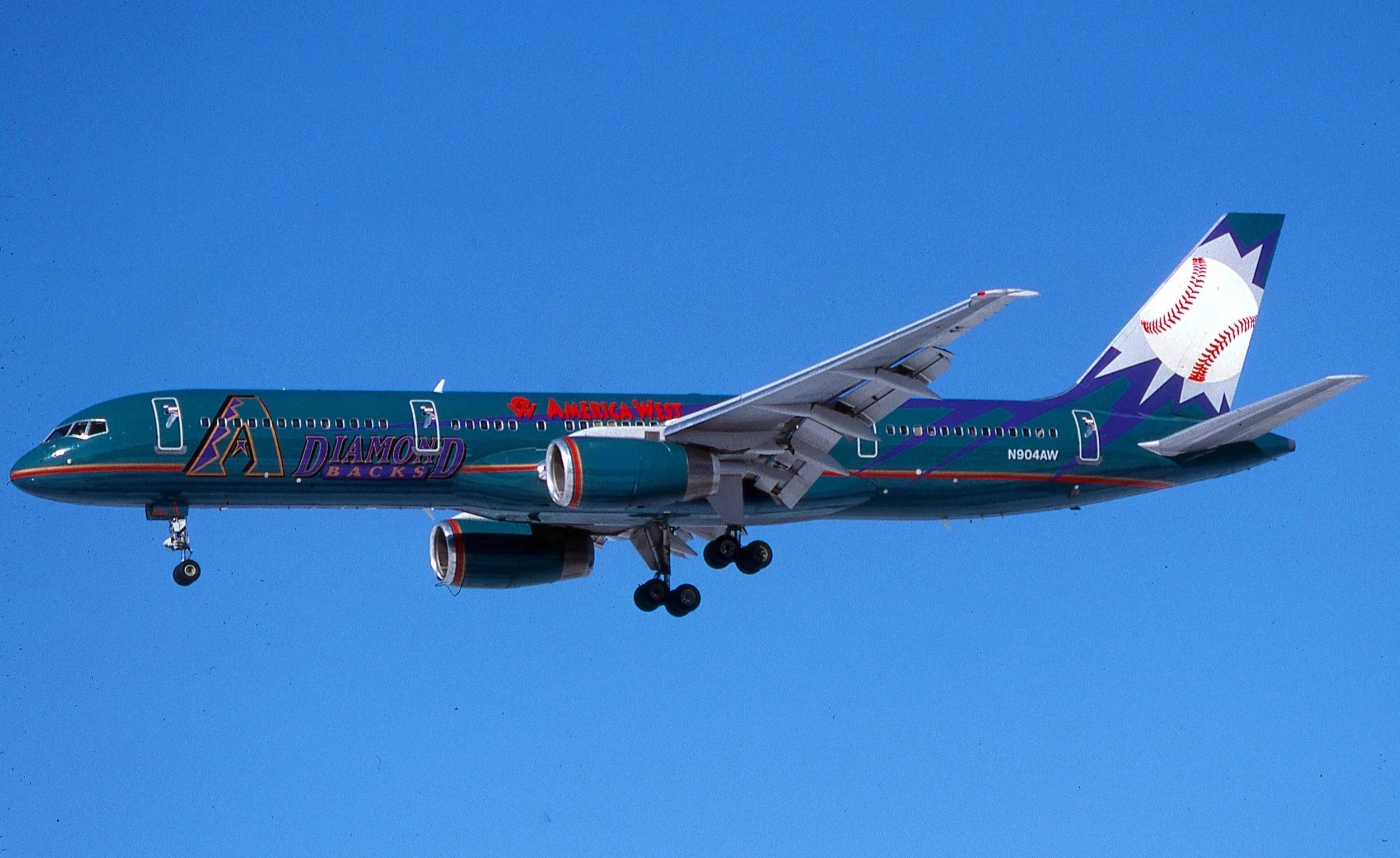 N904AW B757-200 ARIZONA DIAMOND BACKS ORD 27L