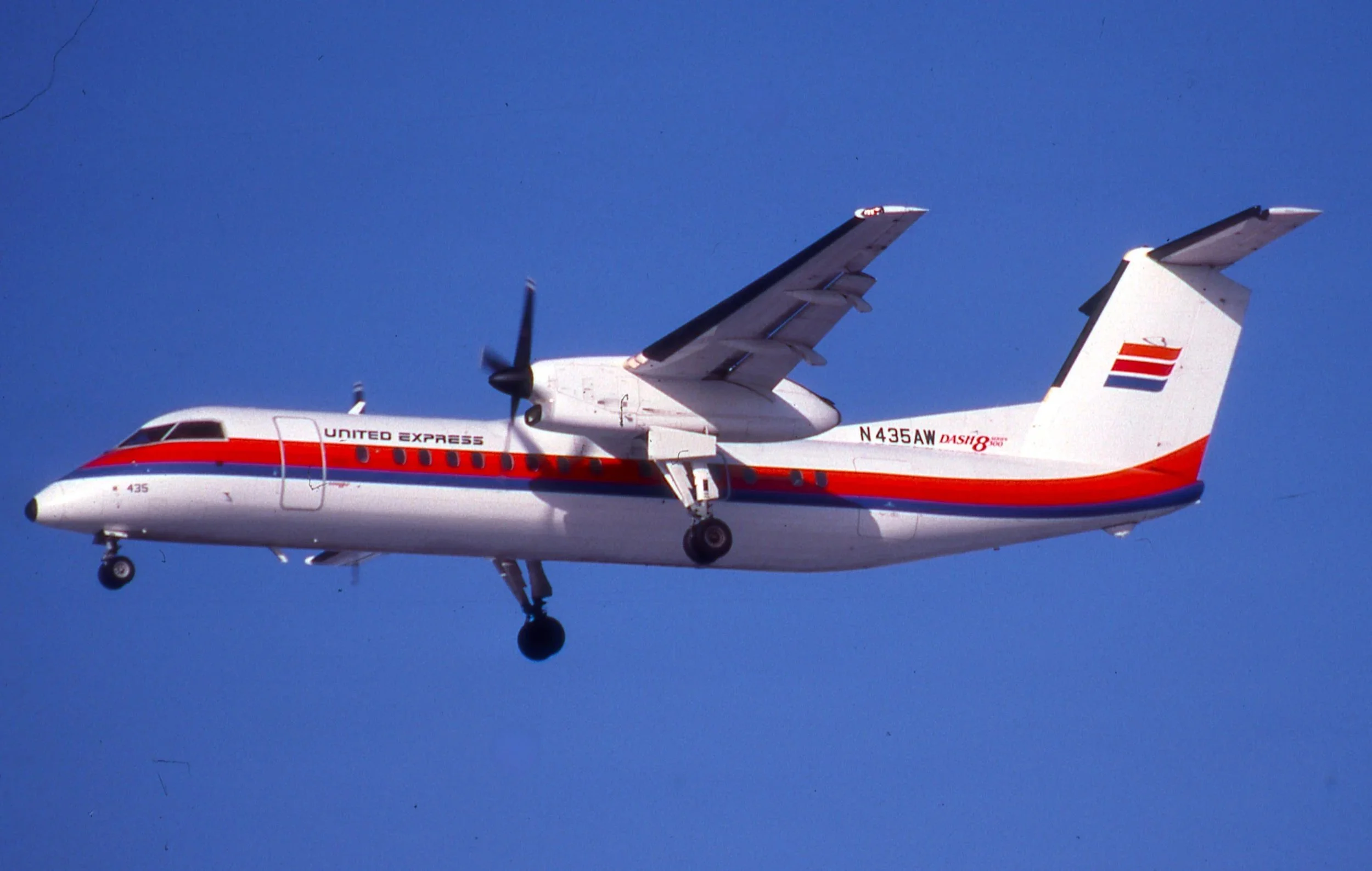 N435AW Q400 UNITED EXPRESS ORD 27L