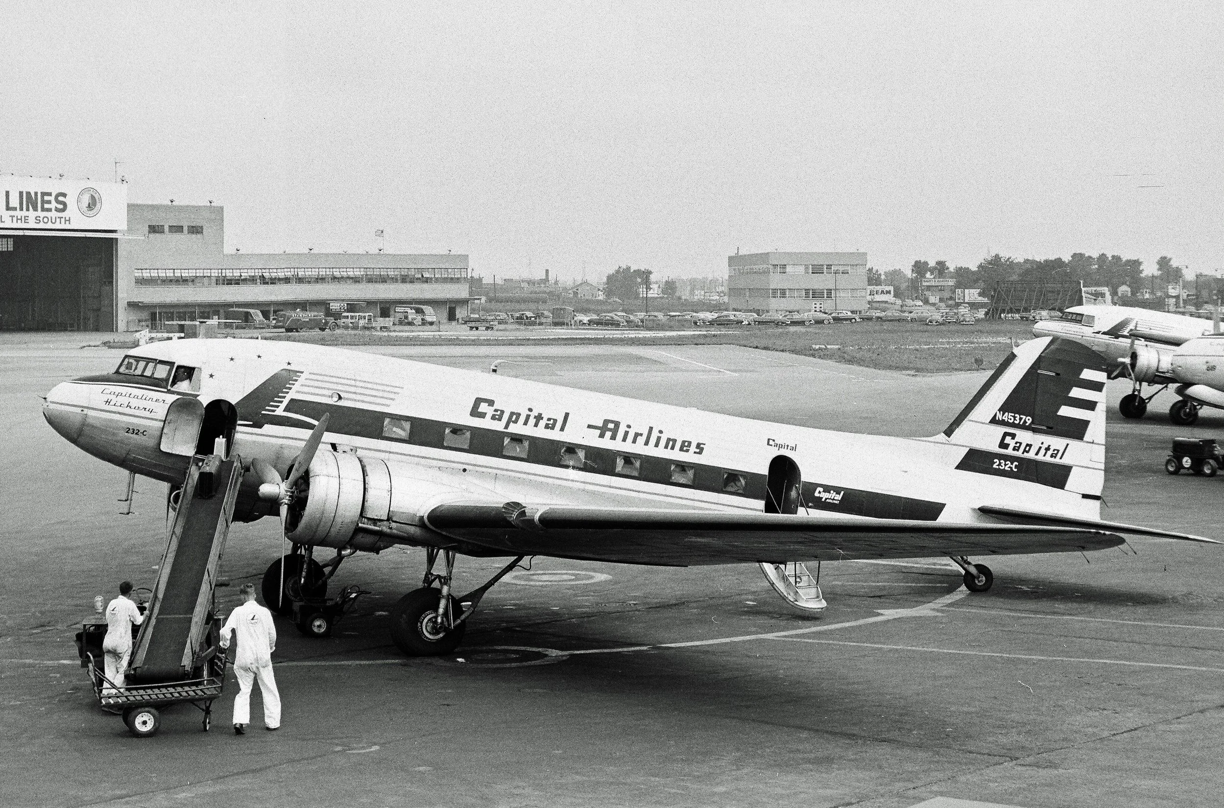 N45379 DC-3 CAPITAL AIRLINES MDW